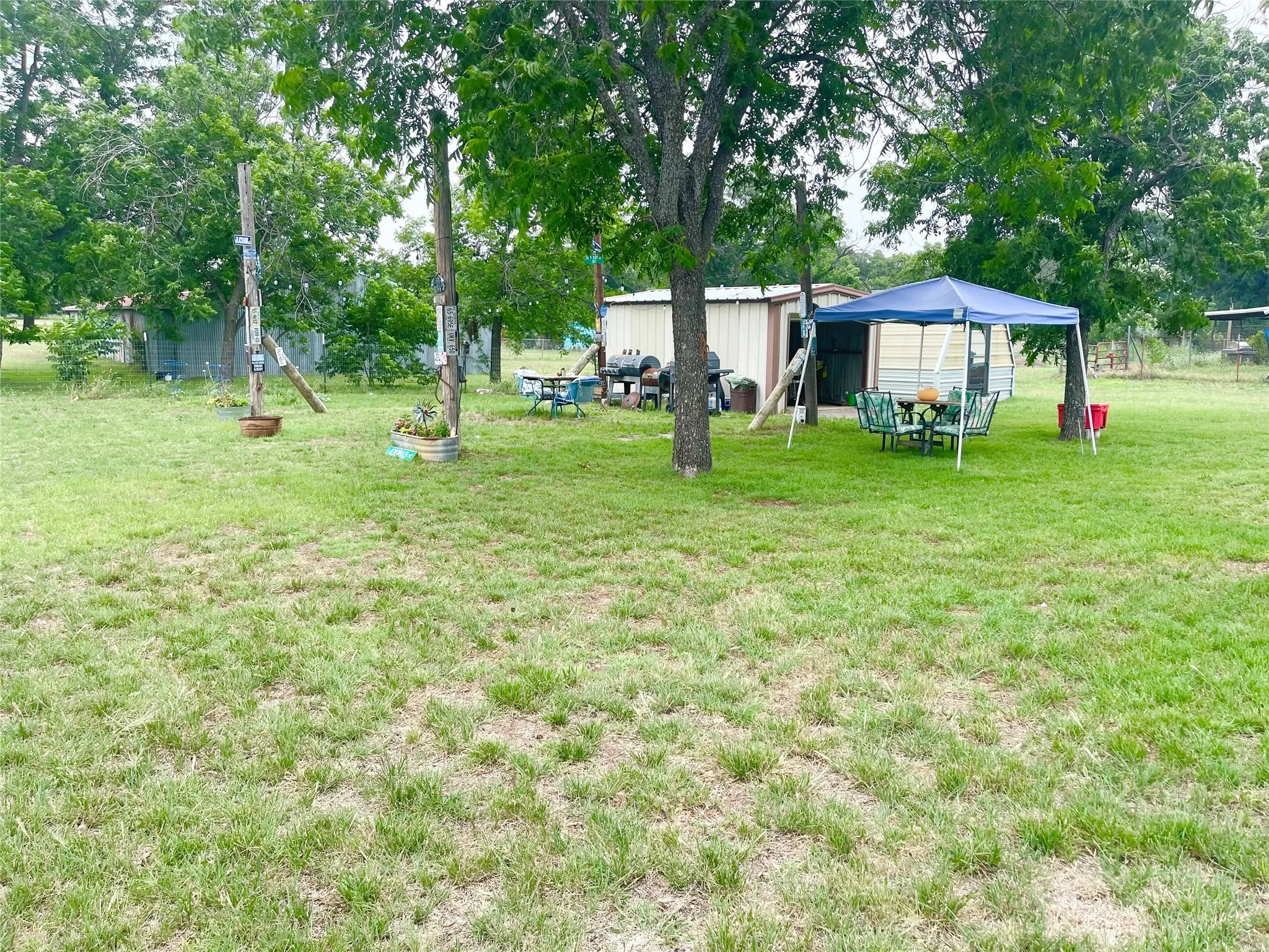 Spacious Backyard, great for entertaining