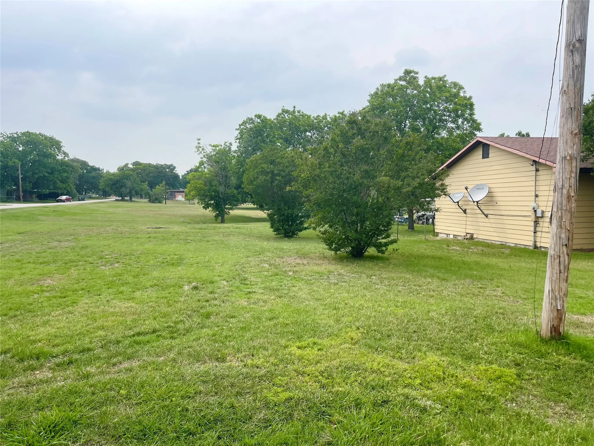 Huge Side Yard