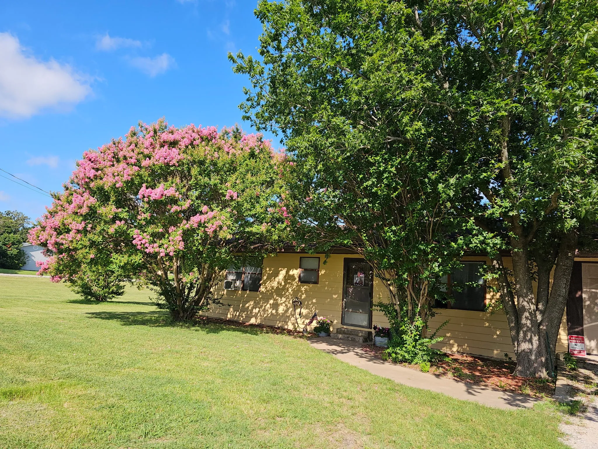 Single Family Residence For Sale in Comanche County , 140 S Comanche Drive, De Leon, Texas 76444, 2 Bedroom, 1 Bathroom, 2 Garage spaces, 1,240 Sqft, built in 1965, Price $160,000, mls#21267766, Real Estate Agent in De Leon, Homes For Sale in Comanche county, Homes For Sale in De Leon, Realtor in De Leon Texas, Real Estate Brokerage Independent Realty Texas, Luminita Cordes Realtor