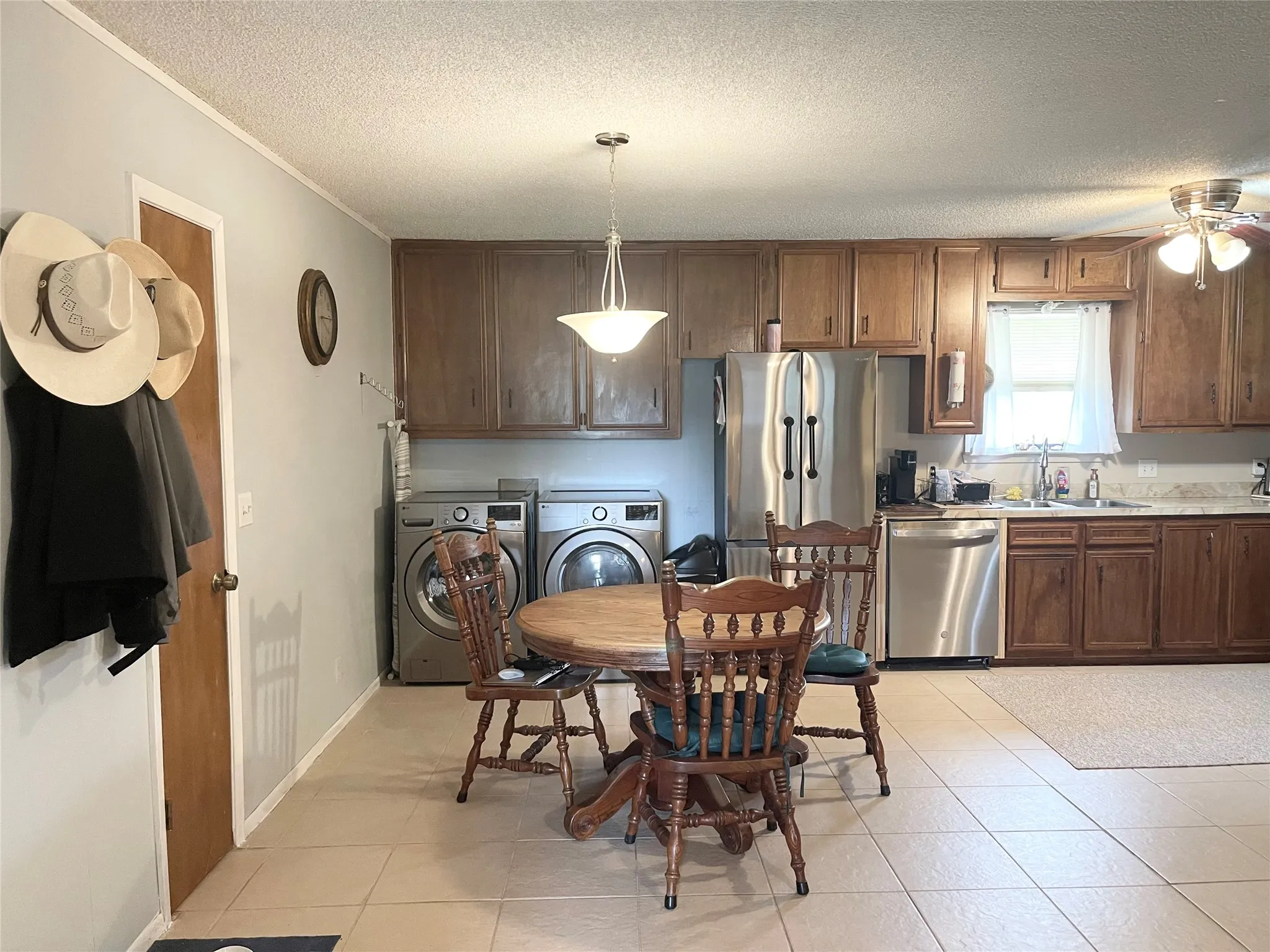 Single Family Residence For Sale in Comanche County , 140 S Comanche Drive, De Leon, Texas 76444, 2 Bedroom, 1 Bathroom, 2 Garage spaces, 1,240 Sqft, built in 1965, Price $160,000, mls#21267766, Real Estate Agent in De Leon, Homes For Sale in Comanche county, Homes For Sale in De Leon, Realtor in De Leon Texas, Real Estate Brokerage Independent Realty Texas, Luminita Cordes Realtor