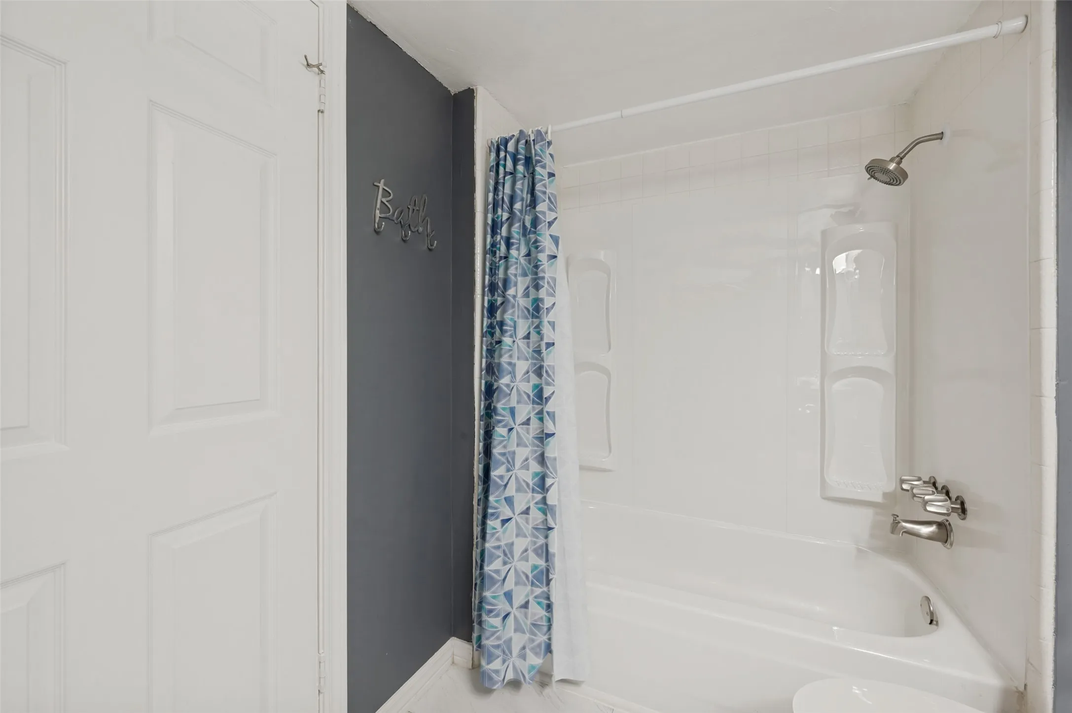 Condominium For Sale in Dallas County , 5325 Bent Tree Forest Drive 2248, Dallas, Texas 75248, 2 Bedroom, 3 Bathroom, 2 Garage spaces, 1,324 Sqft, built in 1983, mls#21268191, Real Estate Agent in Dallas, Homes For Sale in Dallas county, Homes For Sale in Dallas, Realtor in Dallas Texas, Real Estate Brokerage Independent Realty Texas, Luminita Cordes Realtor