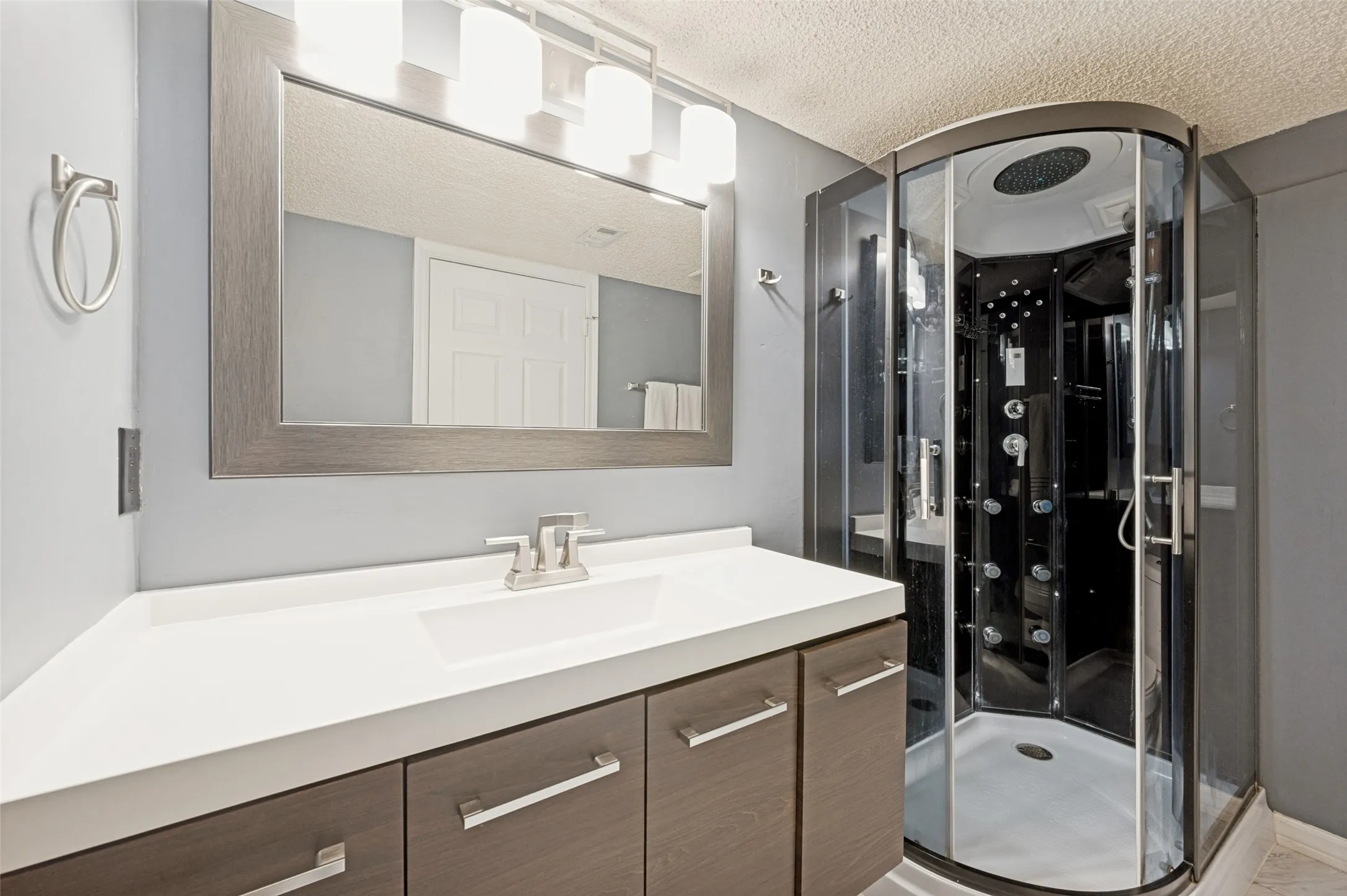 Condominium For Sale in Dallas County , 5325 Bent Tree Forest Drive 2248, Dallas, Texas 75248, 2 Bedroom, 3 Bathroom, 2 Garage spaces, 1,324 Sqft, built in 1983, mls#21268191, Real Estate Agent in Dallas, Homes For Sale in Dallas county, Homes For Sale in Dallas, Realtor in Dallas Texas, Real Estate Brokerage Independent Realty Texas, Luminita Cordes Realtor