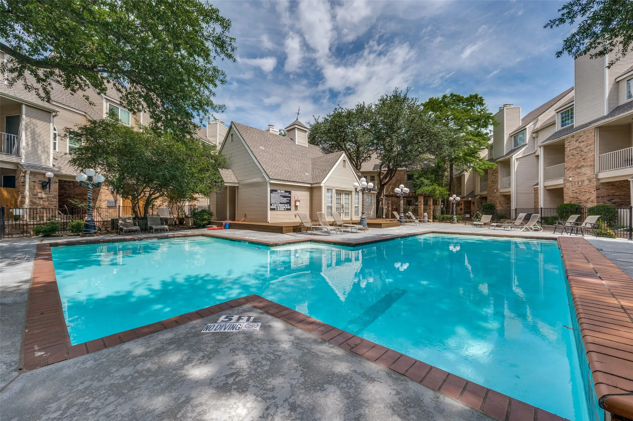 Condominium For Sale in Dallas County , 5325 Bent Tree Forest Drive 2248, Dallas, Texas 75248, 2 Bedroom, 3 Bathroom, 2 Garage spaces, 1,324 Sqft, built in 1983, mls#21268191, Real Estate Agent in Dallas, Homes For Sale in Dallas county, Homes For Sale in Dallas, Realtor in Dallas Texas, Real Estate Brokerage Independent Realty Texas, Luminita Cordes Realtor