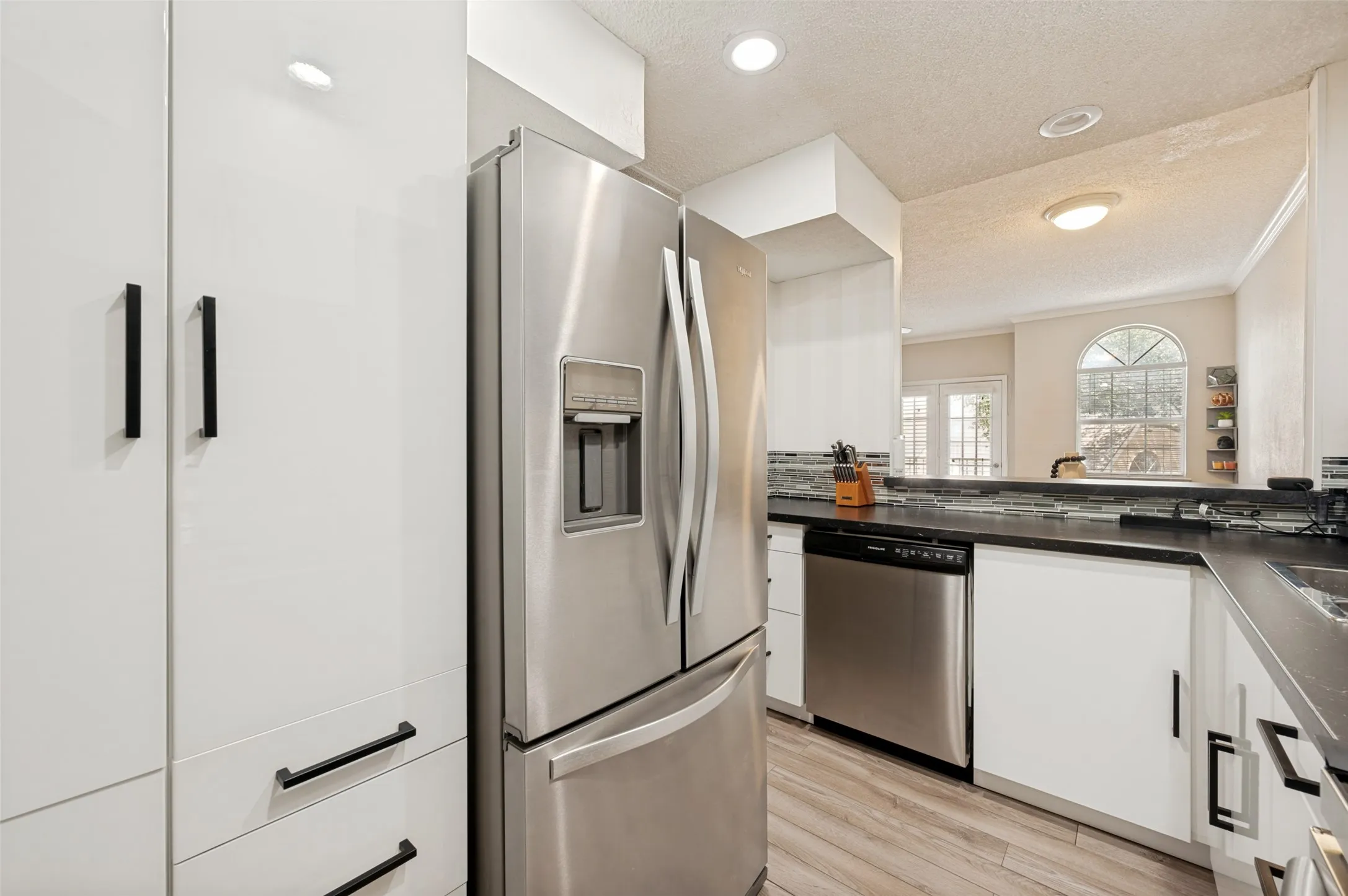 Condominium For Sale in Dallas County , 5325 Bent Tree Forest Drive 2248, Dallas, Texas 75248, 2 Bedroom, 3 Bathroom, 2 Garage spaces, 1,324 Sqft, built in 1983, mls#21268191, Real Estate Agent in Dallas, Homes For Sale in Dallas county, Homes For Sale in Dallas, Realtor in Dallas Texas, Real Estate Brokerage Independent Realty Texas, Luminita Cordes Realtor
