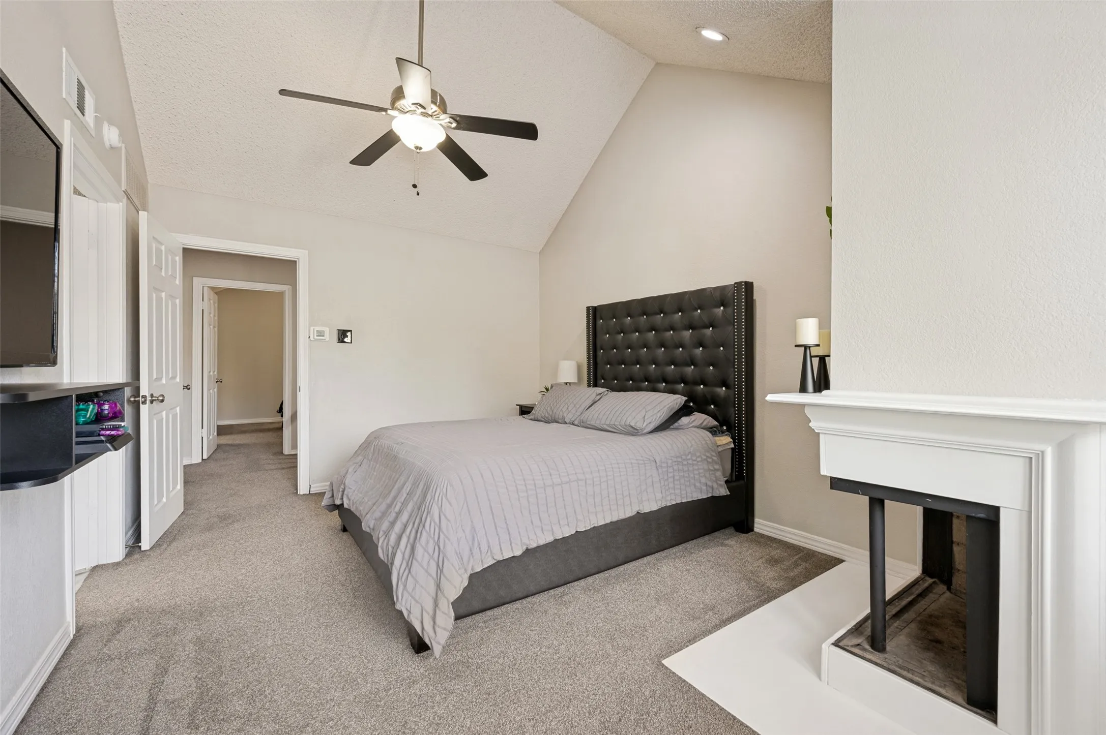 Condominium For Sale in Dallas County , 5325 Bent Tree Forest Drive 2248, Dallas, Texas 75248, 2 Bedroom, 3 Bathroom, 2 Garage spaces, 1,324 Sqft, built in 1983, mls#21268191, Real Estate Agent in Dallas, Homes For Sale in Dallas county, Homes For Sale in Dallas, Realtor in Dallas Texas, Real Estate Brokerage Independent Realty Texas, Luminita Cordes Realtor