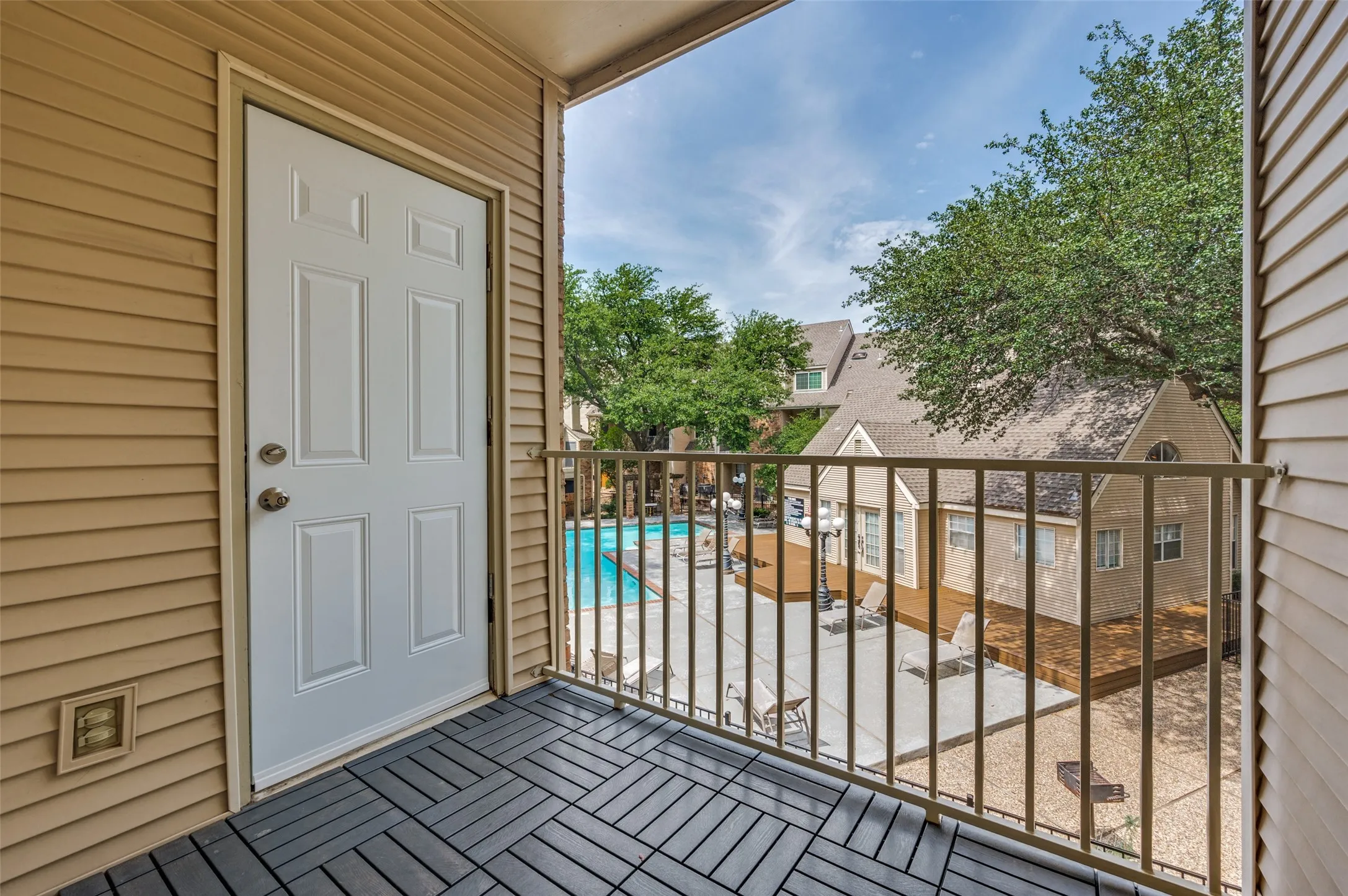 Condominium For Sale in Dallas County , 5325 Bent Tree Forest Drive 2248, Dallas, Texas 75248, 2 Bedroom, 3 Bathroom, 2 Garage spaces, 1,324 Sqft, built in 1983, mls#21268191, Real Estate Agent in Dallas, Homes For Sale in Dallas county, Homes For Sale in Dallas, Realtor in Dallas Texas, Real Estate Brokerage Independent Realty Texas, Luminita Cordes Realtor