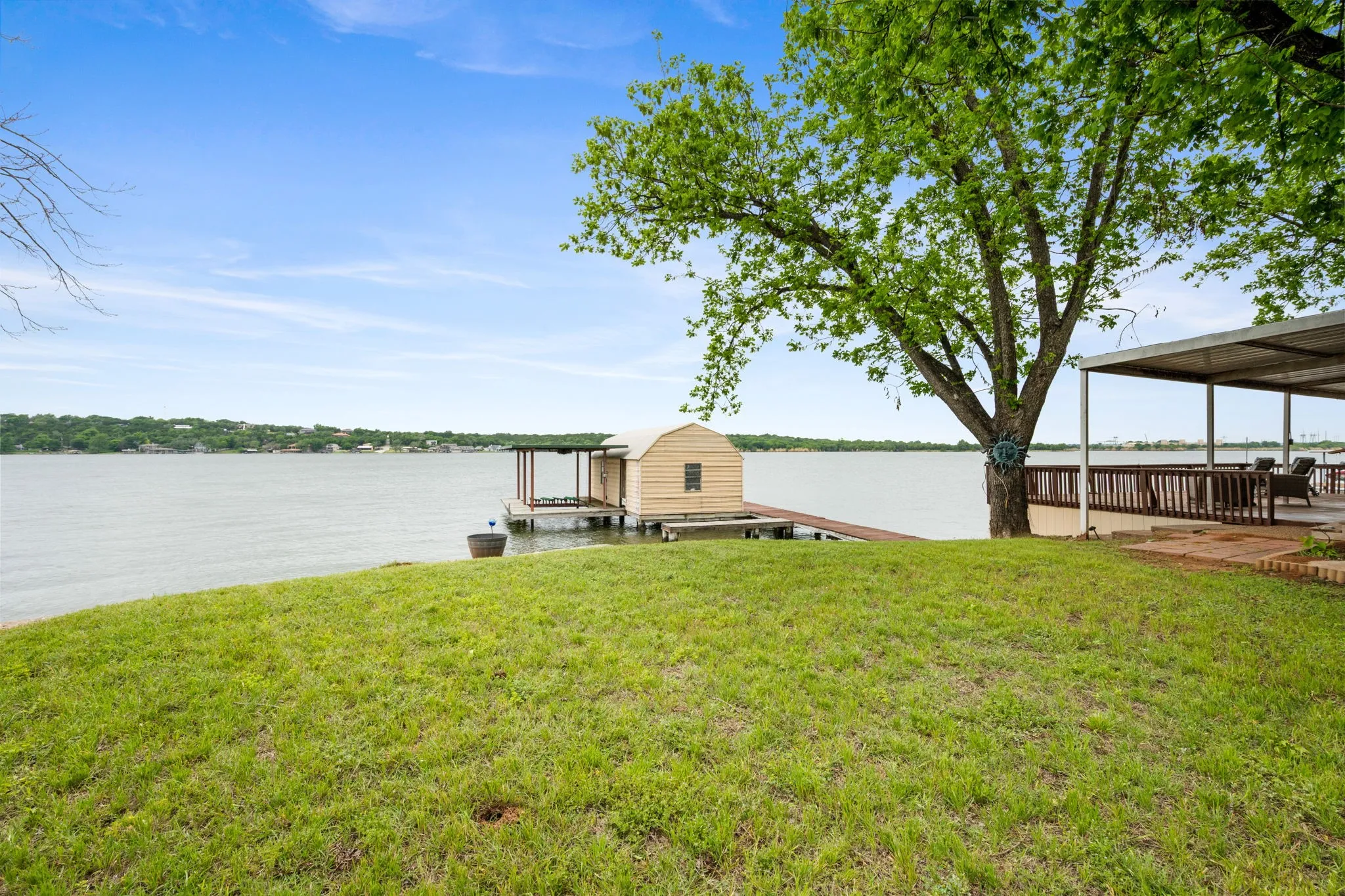 Single Family Residence For Sale in Hood County , 6500 Dayla Court, Granbury, Texas 76049, 3 Bedrooms, 2 Bathrooms, Garage spaces, 1,743 Sqft, built in 1985, Price $380,000, mls#21273675, Real Estate Agent in Granbury, Homes For Sale in Hood county, Homes For Sale in Granbury, Realtor in Granbury Texas, Real Estate Brokerage Independent Realty Texas, Luminita Cordes Realtor