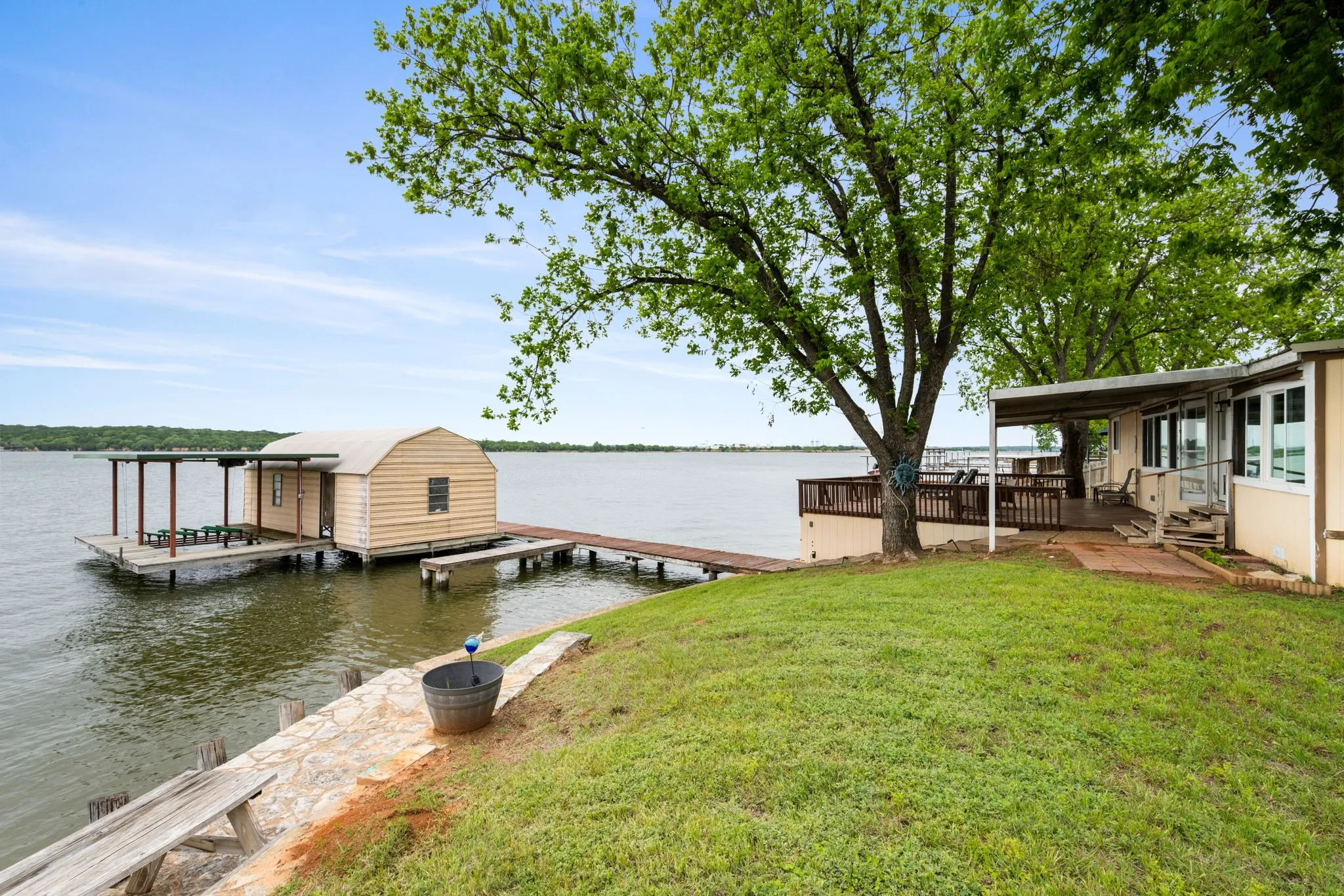 Single Family Residence For Sale in Hood County , 6500 Dayla Court, Granbury, Texas 76049, 3 Bedrooms, 2 Bathrooms, Garage spaces, 1,743 Sqft, built in 1985, Price $380,000, mls#21273675, Real Estate Agent in Granbury, Homes For Sale in Hood county, Homes For Sale in Granbury, Realtor in Granbury Texas, Real Estate Brokerage Independent Realty Texas, Luminita Cordes Realtor