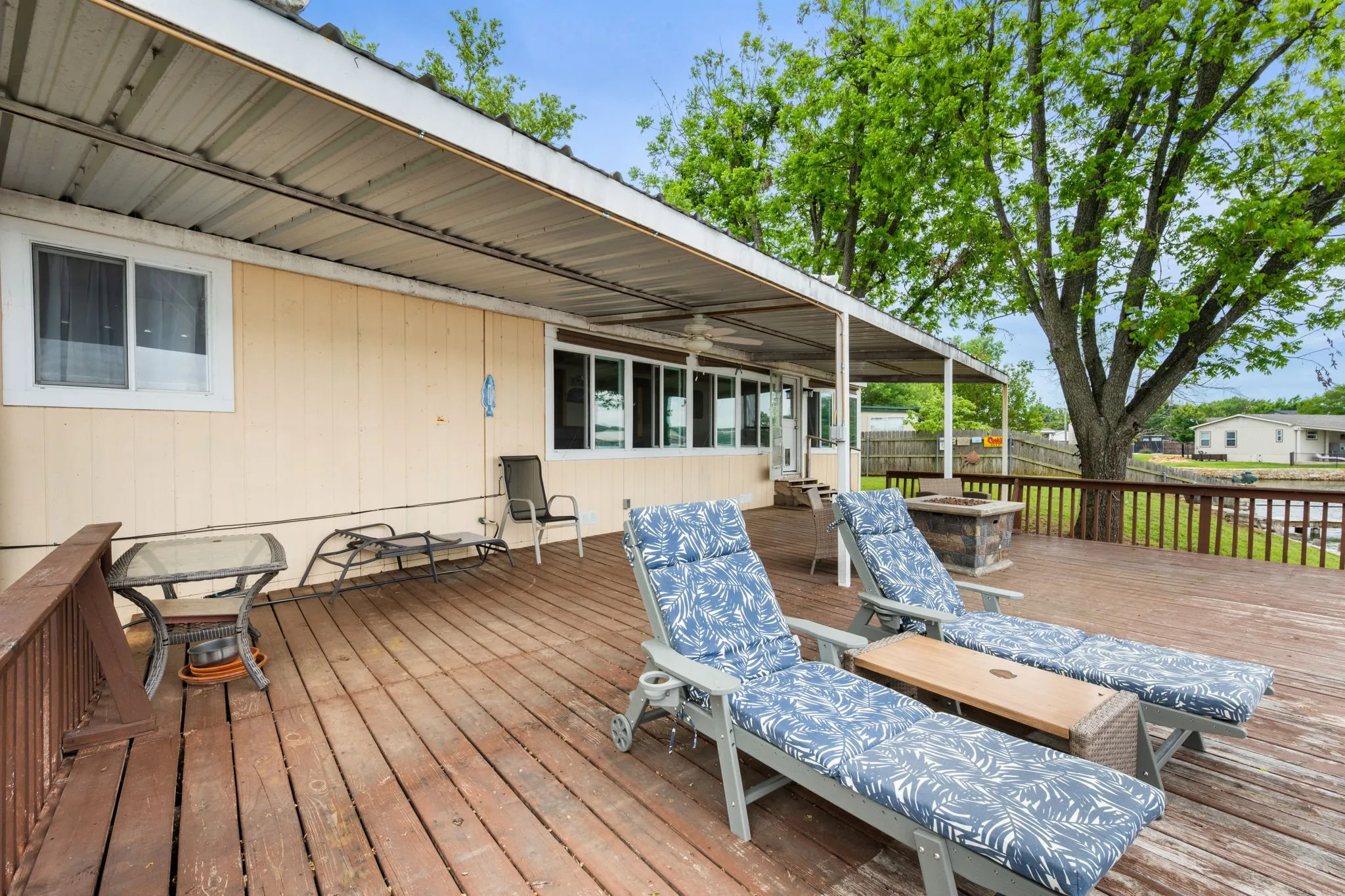 Single Family Residence For Sale in Hood County , 6500 Dayla Court, Granbury, Texas 76049, 3 Bedrooms, 2 Bathrooms, Garage spaces, 1,743 Sqft, built in 1985, Price $380,000, mls#21273675, Real Estate Agent in Granbury, Homes For Sale in Hood county, Homes For Sale in Granbury, Realtor in Granbury Texas, Real Estate Brokerage Independent Realty Texas, Luminita Cordes Realtor