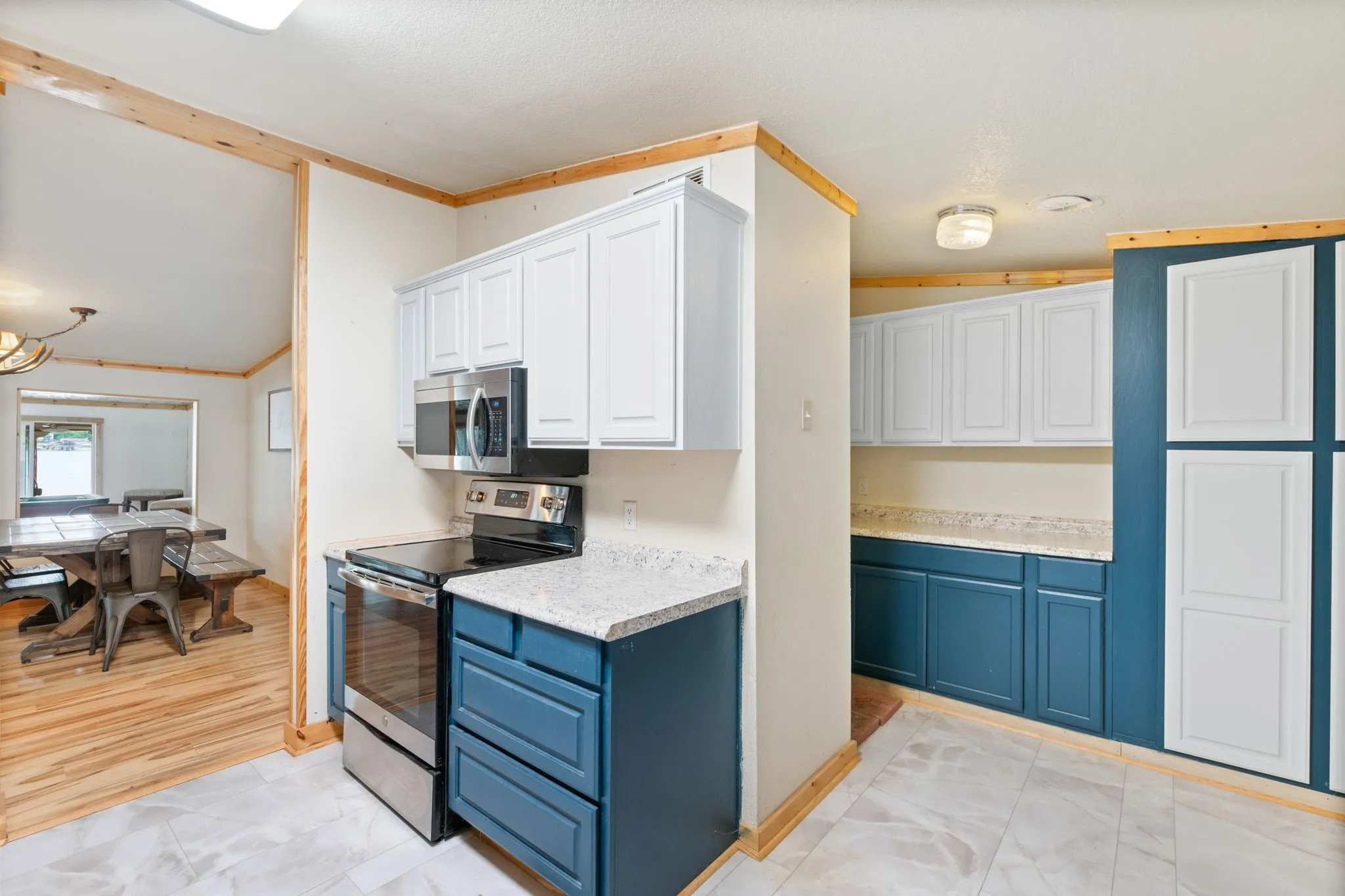 Single Family Residence For Sale in Hood County , 6500 Dayla Court, Granbury, Texas 76049, 3 Bedrooms, 2 Bathrooms, Garage spaces, 1,743 Sqft, built in 1985, Price $380,000, mls#21273675, Real Estate Agent in Granbury, Homes For Sale in Hood county, Homes For Sale in Granbury, Realtor in Granbury Texas, Real Estate Brokerage Independent Realty Texas, Luminita Cordes Realtor