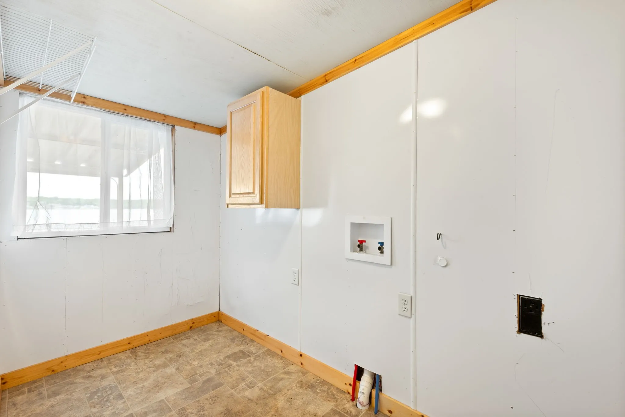Single Family Residence For Sale in Hood County , 6500 Dayla Court, Granbury, Texas 76049, 3 Bedrooms, 2 Bathrooms, Garage spaces, 1,743 Sqft, built in 1985, Price $380,000, mls#21273675, Real Estate Agent in Granbury, Homes For Sale in Hood county, Homes For Sale in Granbury, Realtor in Granbury Texas, Real Estate Brokerage Independent Realty Texas, Luminita Cordes Realtor