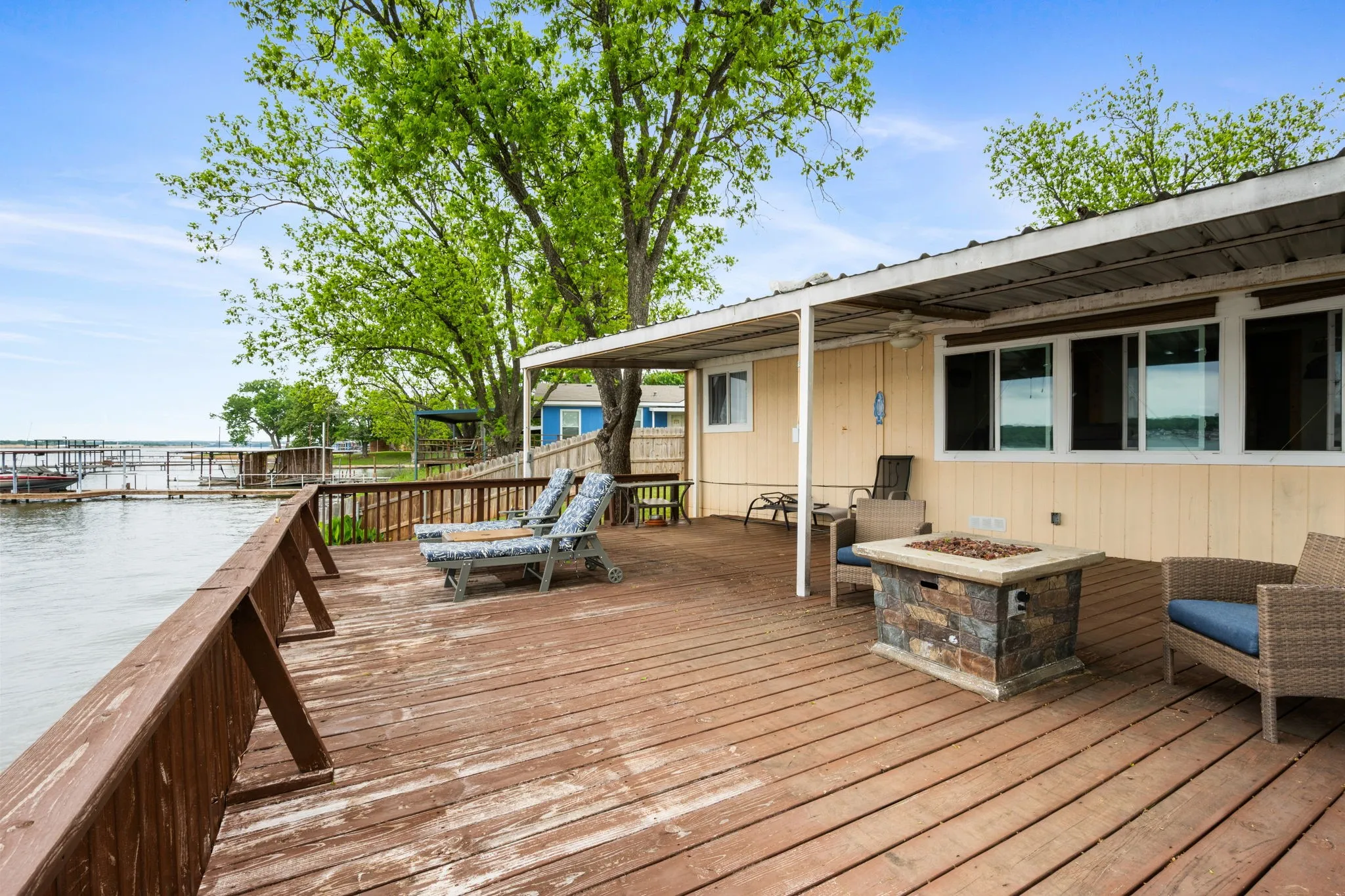 Single Family Residence For Sale in Hood County , 6500 Dayla Court, Granbury, Texas 76049, 3 Bedrooms, 2 Bathrooms, Garage spaces, 1,743 Sqft, built in 1985, Price $380,000, mls#21273675, Real Estate Agent in Granbury, Homes For Sale in Hood county, Homes For Sale in Granbury, Realtor in Granbury Texas, Real Estate Brokerage Independent Realty Texas, Luminita Cordes Realtor