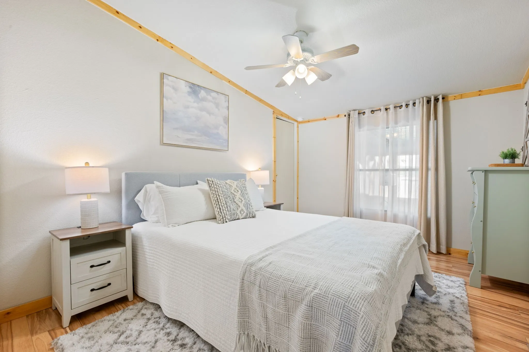 Single Family Residence For Sale in Hood County , 6500 Dayla Court, Granbury, Texas 76049, 3 Bedrooms, 2 Bathrooms, Garage spaces, 1,743 Sqft, built in 1985, Price $380,000, mls#21273675, Real Estate Agent in Granbury, Homes For Sale in Hood county, Homes For Sale in Granbury, Realtor in Granbury Texas, Real Estate Brokerage Independent Realty Texas, Luminita Cordes Realtor