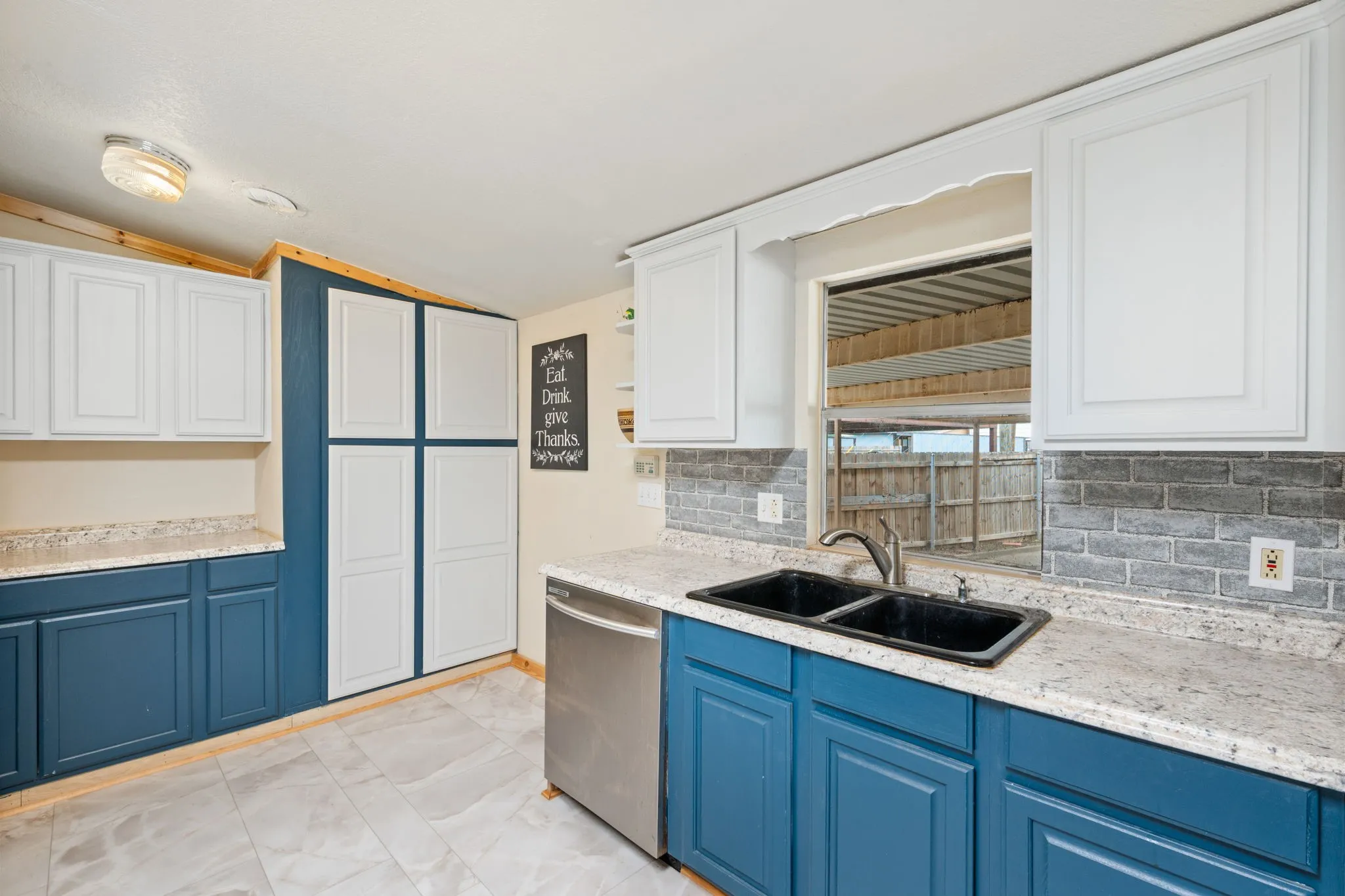Single Family Residence For Sale in Hood County , 6500 Dayla Court, Granbury, Texas 76049, 3 Bedrooms, 2 Bathrooms, Garage spaces, 1,743 Sqft, built in 1985, Price $380,000, mls#21273675, Real Estate Agent in Granbury, Homes For Sale in Hood county, Homes For Sale in Granbury, Realtor in Granbury Texas, Real Estate Brokerage Independent Realty Texas, Luminita Cordes Realtor