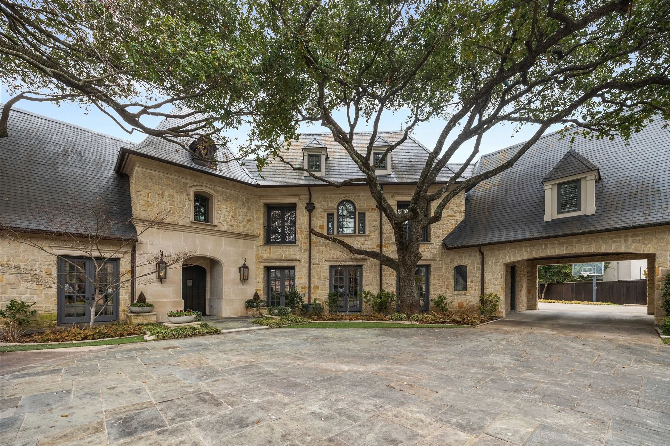 Single Family Residence For Sale in Dallas County , 9525 Alva Court, Dallas, Texas 75220, 6 Bedroom, 9 Bathroom, 4 Garage spaces, 11,037 Sqft, built in 2002, mls#21267763, Real Estate Agent in Dallas, Homes For Sale in Dallas county, Homes For Sale in Dallas, Realtor in Dallas Texas, Real Estate Brokerage Independent Realty Texas, Luminita Cordes Realtor