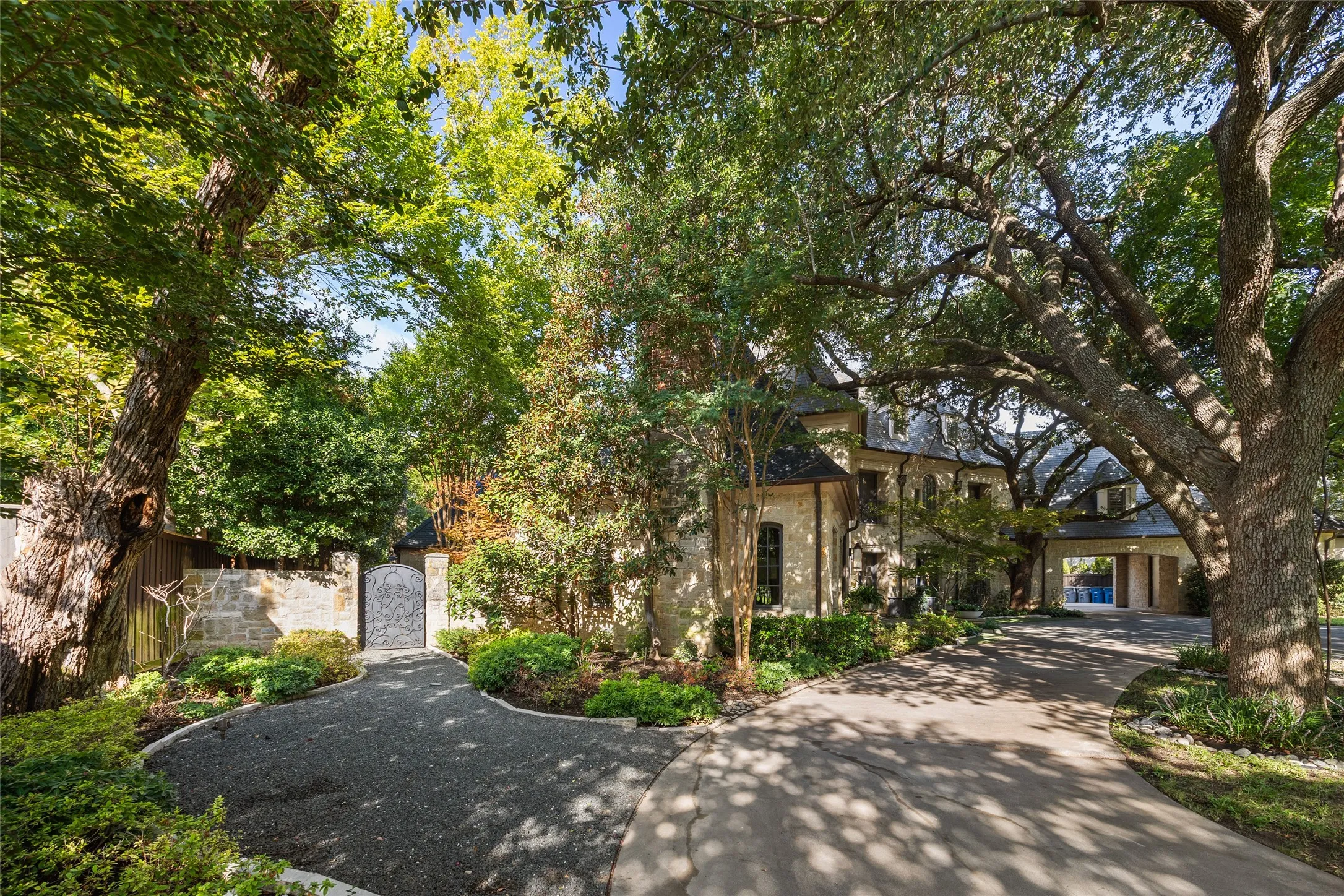 Single Family Residence For Sale in Dallas County , 9525 Alva Court, Dallas, Texas 75220, 6 Bedroom, 9 Bathroom, 4 Garage spaces, 11,037 Sqft, built in 2002, mls#21267763, Real Estate Agent in Dallas, Homes For Sale in Dallas county, Homes For Sale in Dallas, Realtor in Dallas Texas, Real Estate Brokerage Independent Realty Texas, Luminita Cordes Realtor