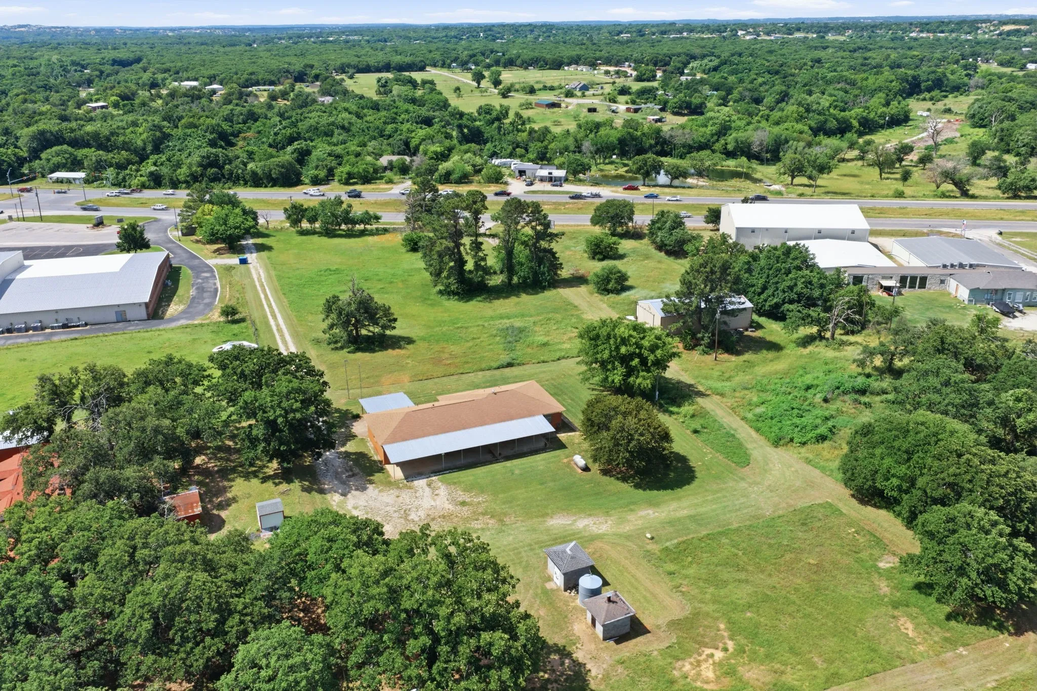 Warehouse For Sale in Parker County , 3523 E Highway 199, Springtown, Texas 76082, 3 Bedroom, 2 Bathroom, 6 Garage spaces, 2,475 Sqft, built in 1985, mls#21272365, Real Estate Agent in Springtown, Homes For Sale in Parker county, Homes For Sale in Springtown, Realtor in Springtown Texas, Real Estate Brokerage Independent Realty Texas, Luminita Cordes Realtor