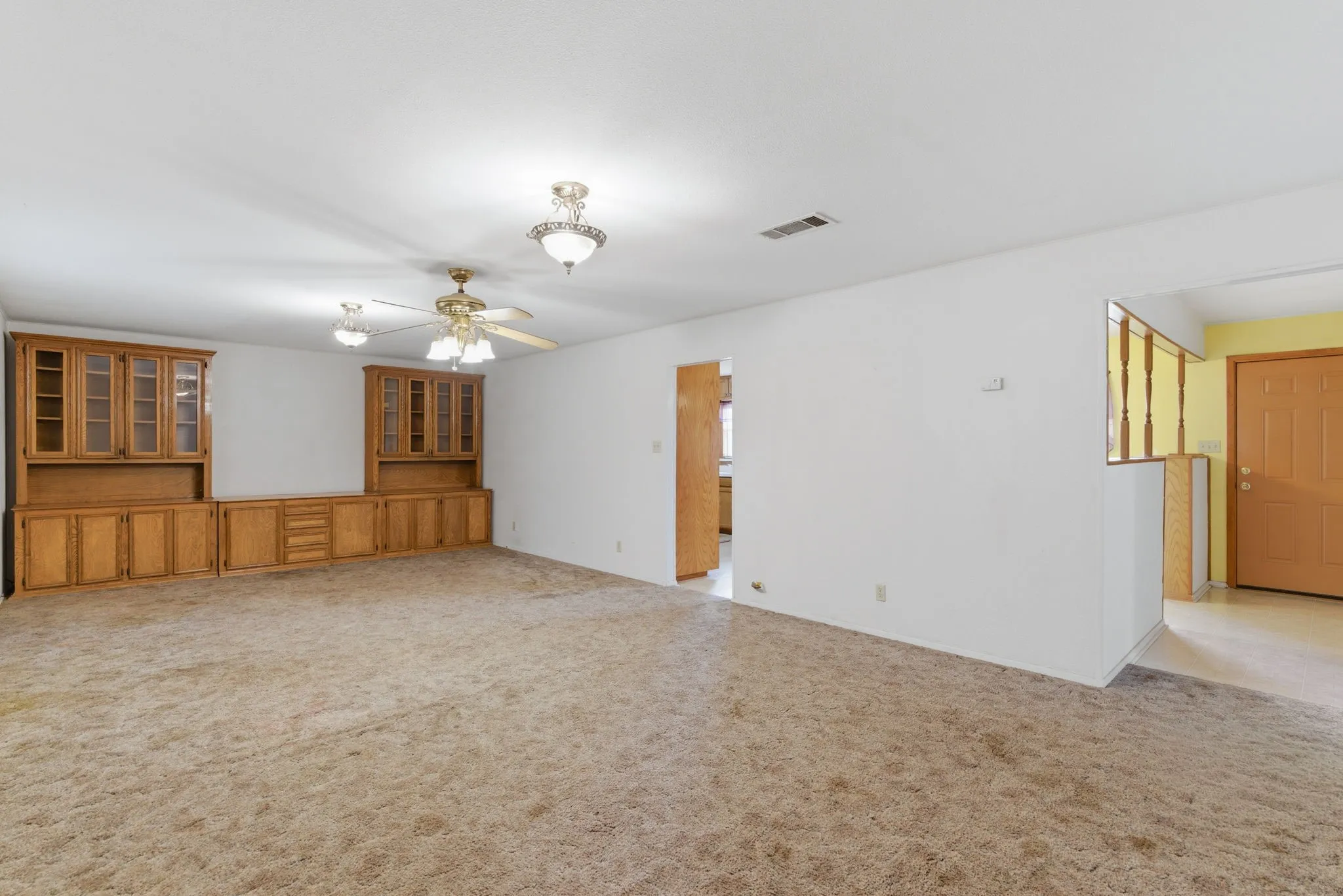 Warehouse For Sale in Parker County , 3523 E Highway 199, Springtown, Texas 76082, 3 Bedroom, 2 Bathroom, 6 Garage spaces, 2,475 Sqft, built in 1985, mls#21272365, Real Estate Agent in Springtown, Homes For Sale in Parker county, Homes For Sale in Springtown, Realtor in Springtown Texas, Real Estate Brokerage Independent Realty Texas, Luminita Cordes Realtor