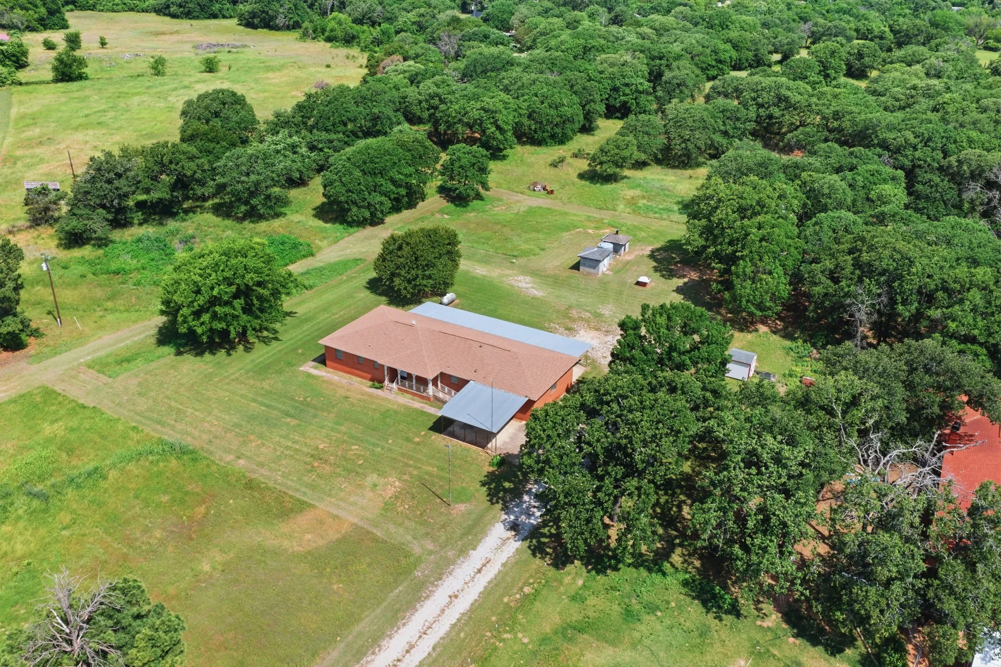 Warehouse For Sale in Parker County , 3523 E Highway 199, Springtown, Texas 76082, 3 Bedroom, 2 Bathroom, 6 Garage spaces, 2,475 Sqft, built in 1985, mls#21272365, Real Estate Agent in Springtown, Homes For Sale in Parker county, Homes For Sale in Springtown, Realtor in Springtown Texas, Real Estate Brokerage Independent Realty Texas, Luminita Cordes Realtor