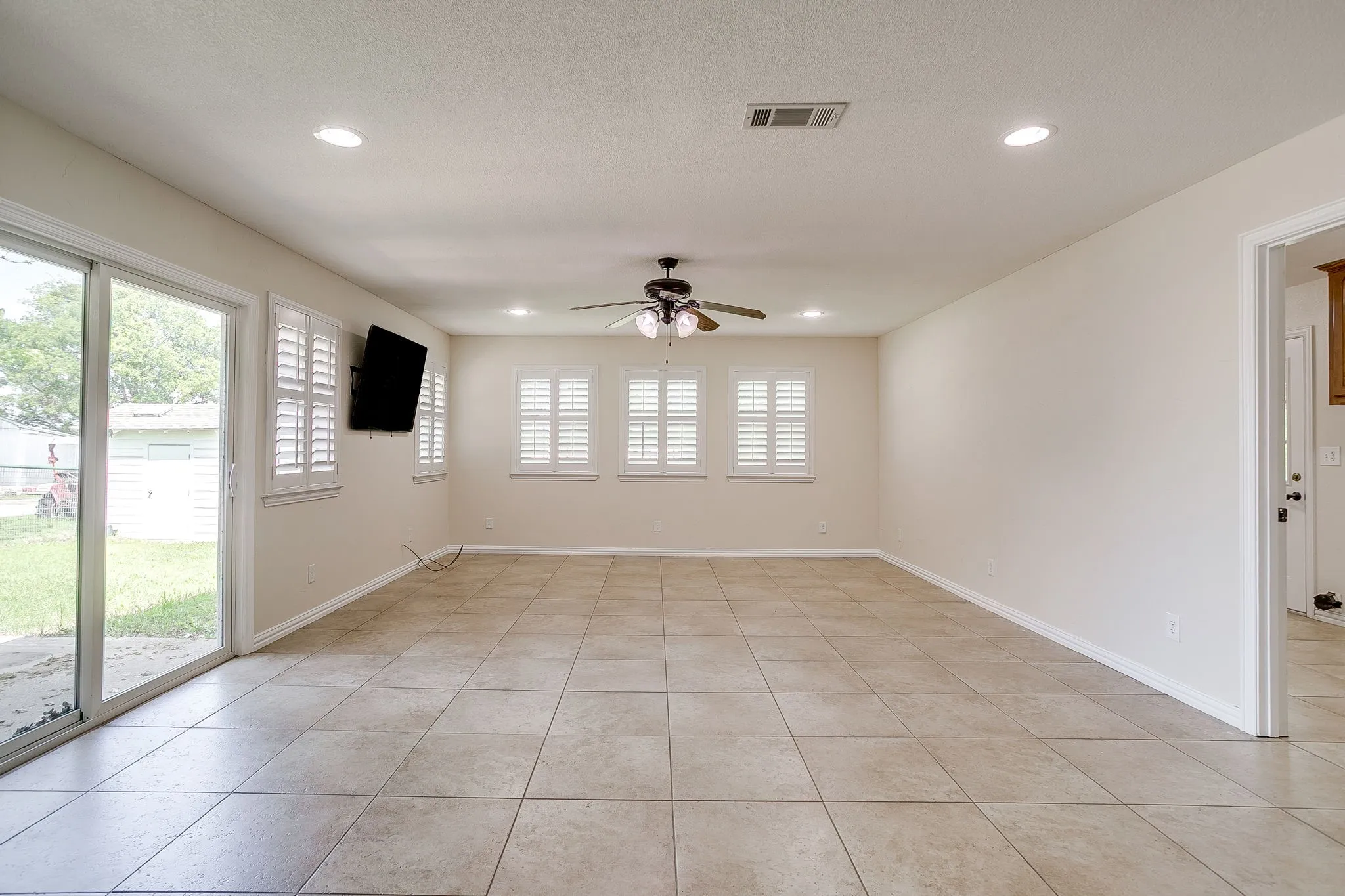 Farm For Sale in Parker County , 2196 Old Agnes Road, Weatherford, Texas 76088, 3 Bedrooms, 3 Bathrooms, Garage spaces, 2,700 Sqft, built in 1965, Price $950,000, mls#21273732, Real Estate Agent in Weatherford, Homes For Sale in Parker county, Homes For Sale in Weatherford, Realtor in Weatherford Texas, Real Estate Brokerage Independent Realty Texas, Luminita Cordes Realtor