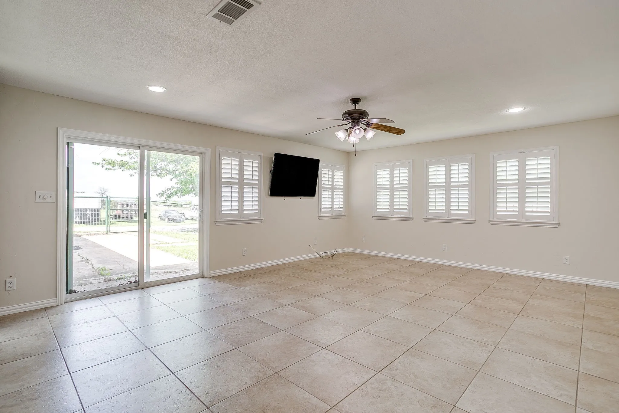 Farm For Sale in Parker County , 2196 Old Agnes Road, Weatherford, Texas 76088, 3 Bedrooms, 3 Bathrooms, Garage spaces, 2,700 Sqft, built in 1965, Price $950,000, mls#21273732, Real Estate Agent in Weatherford, Homes For Sale in Parker county, Homes For Sale in Weatherford, Realtor in Weatherford Texas, Real Estate Brokerage Independent Realty Texas, Luminita Cordes Realtor