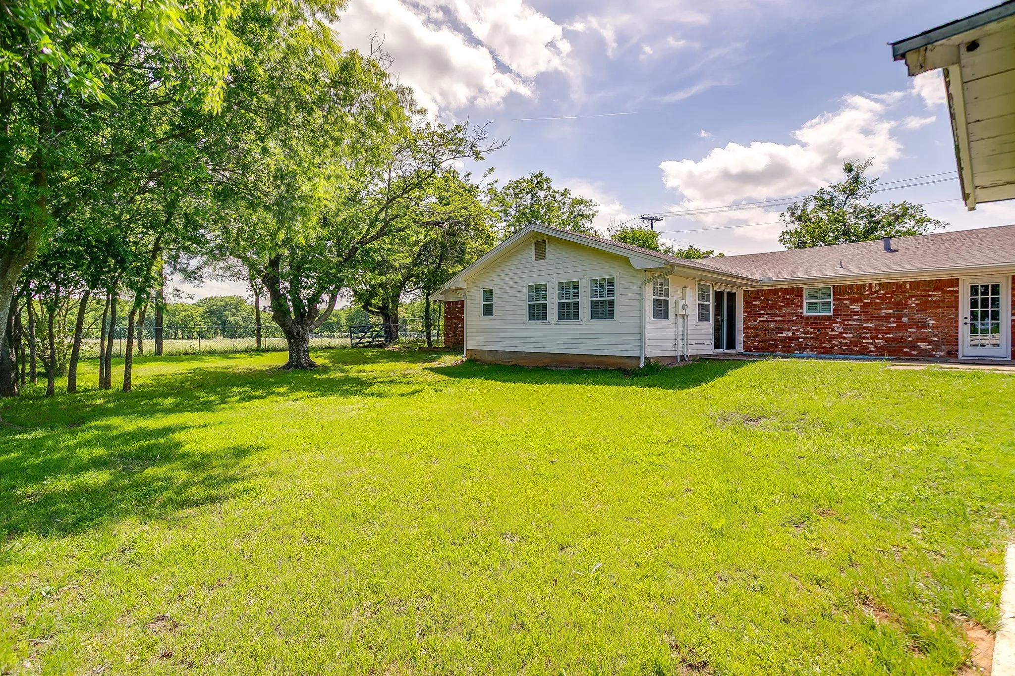 Farm For Sale in Parker County , 2196 Old Agnes Road, Weatherford, Texas 76088, 3 Bedrooms, 3 Bathrooms, Garage spaces, 2,700 Sqft, built in 1965, Price $950,000, mls#21273732, Real Estate Agent in Weatherford, Homes For Sale in Parker county, Homes For Sale in Weatherford, Realtor in Weatherford Texas, Real Estate Brokerage Independent Realty Texas, Luminita Cordes Realtor