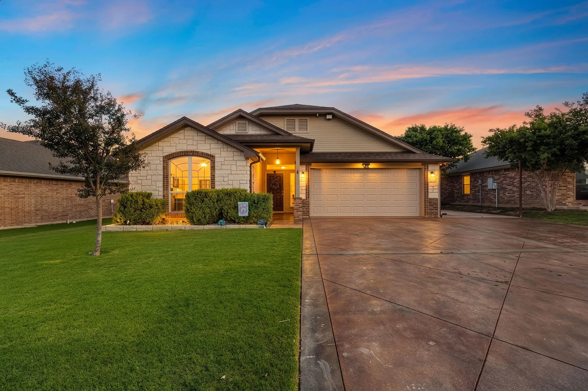Single Family Residence For Sale in Bell County , 2701 Montague County Drive, Killeen, Texas 76549, 3 Bedroom, 2 Bathroom, 2 Garage spaces, 1,942 Sqft, built in 2011, mls#21273708, Real Estate Agent in Killeen, Homes For Sale in Bell county, Homes For Sale in Killeen, Realtor in Killeen Texas, Real Estate Brokerage Independent Realty Texas, Luminita Cordes Realtor