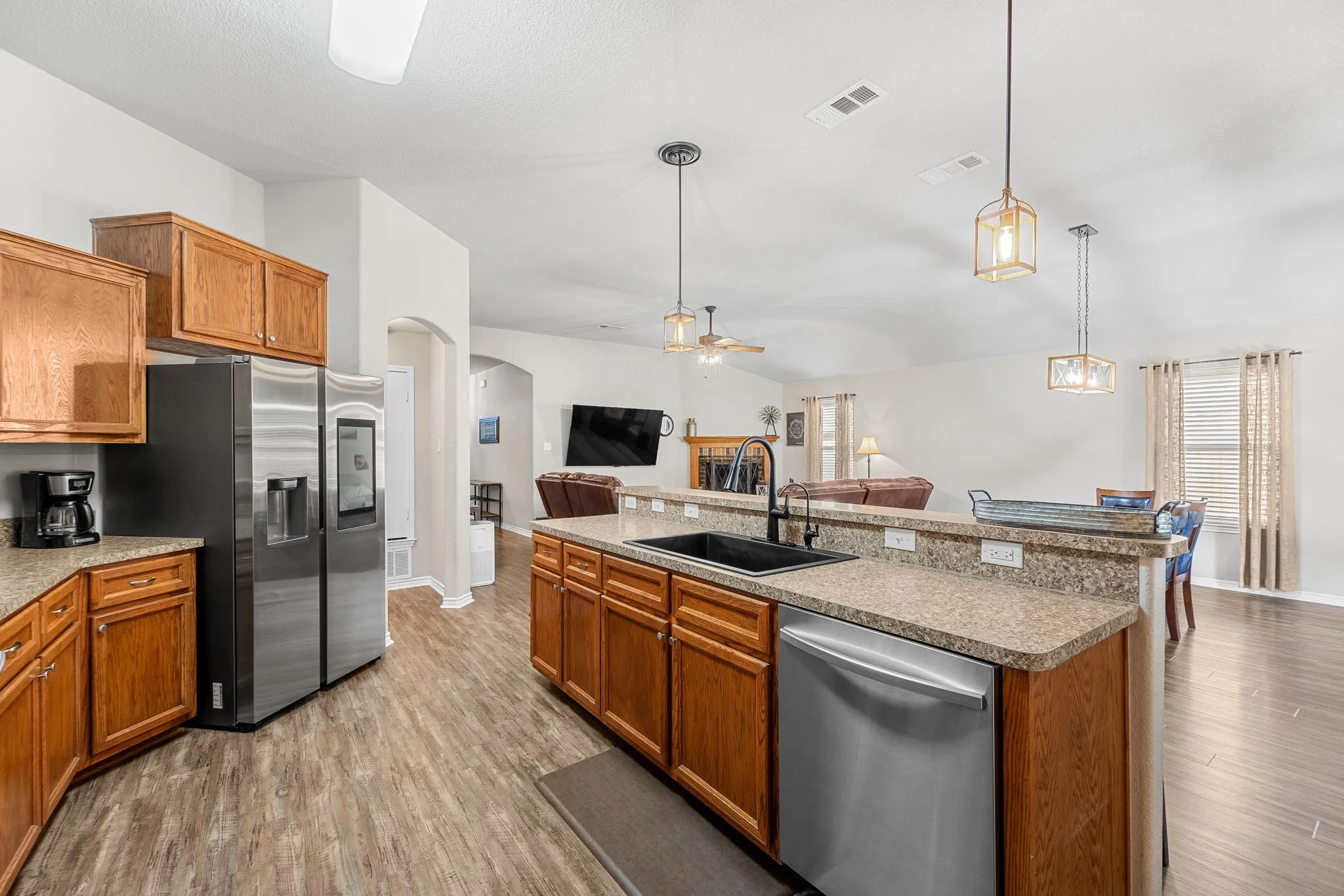 Single Family Residence For Sale in Bell County , 2701 Montague County Drive, Killeen, Texas 76549, 3 Bedroom, 2 Bathroom, 2 Garage spaces, 1,942 Sqft, built in 2011, mls#21273708, Real Estate Agent in Killeen, Homes For Sale in Bell county, Homes For Sale in Killeen, Realtor in Killeen Texas, Real Estate Brokerage Independent Realty Texas, Luminita Cordes Realtor