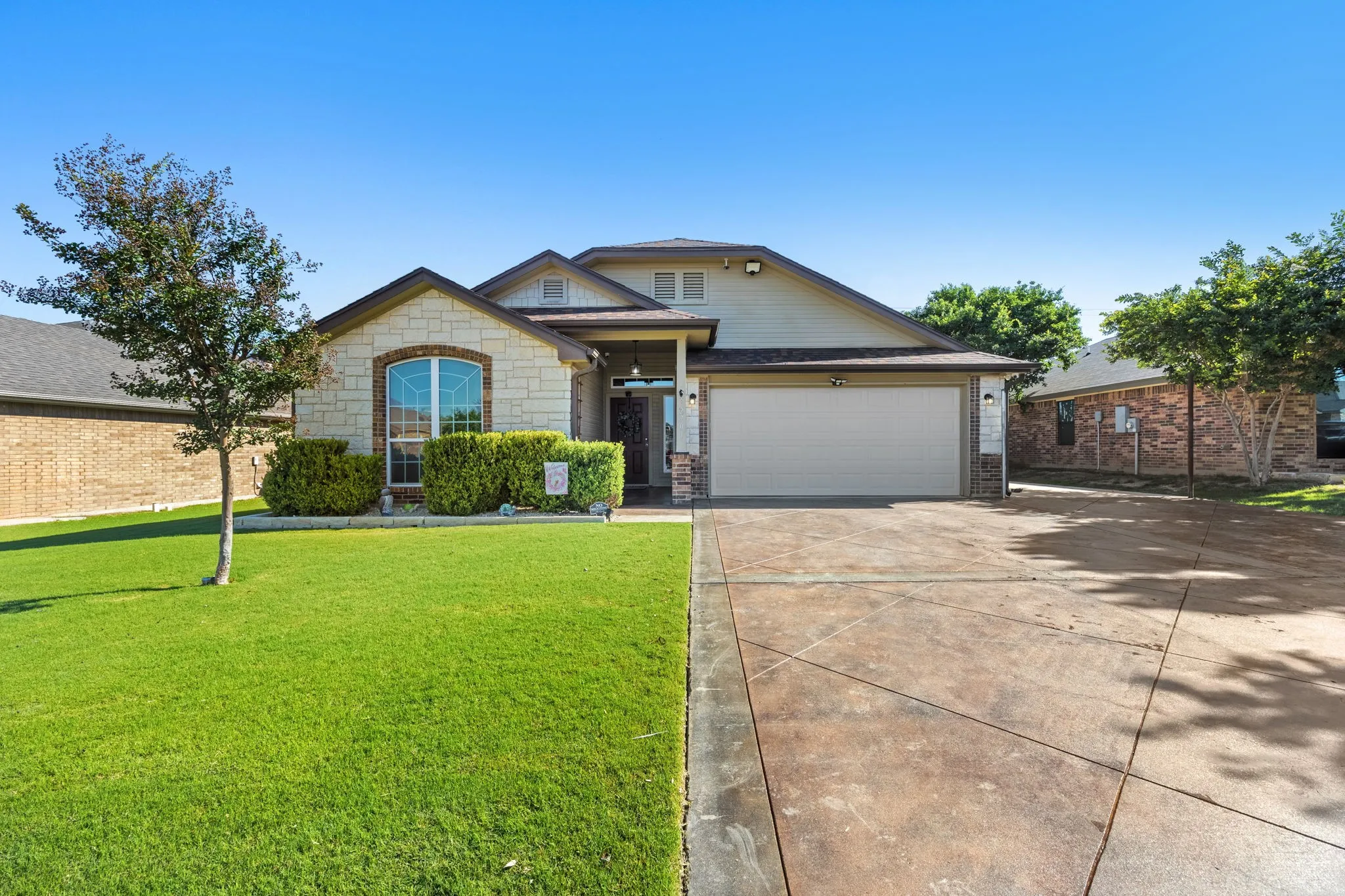 Single Family Residence For Sale in Bell County , 2701 Montague County Drive, Killeen, Texas 76549, 3 Bedroom, 2 Bathroom, 2 Garage spaces, 1,942 Sqft, built in 2011, mls#21273708, Real Estate Agent in Killeen, Homes For Sale in Bell county, Homes For Sale in Killeen, Realtor in Killeen Texas, Real Estate Brokerage Independent Realty Texas, Luminita Cordes Realtor