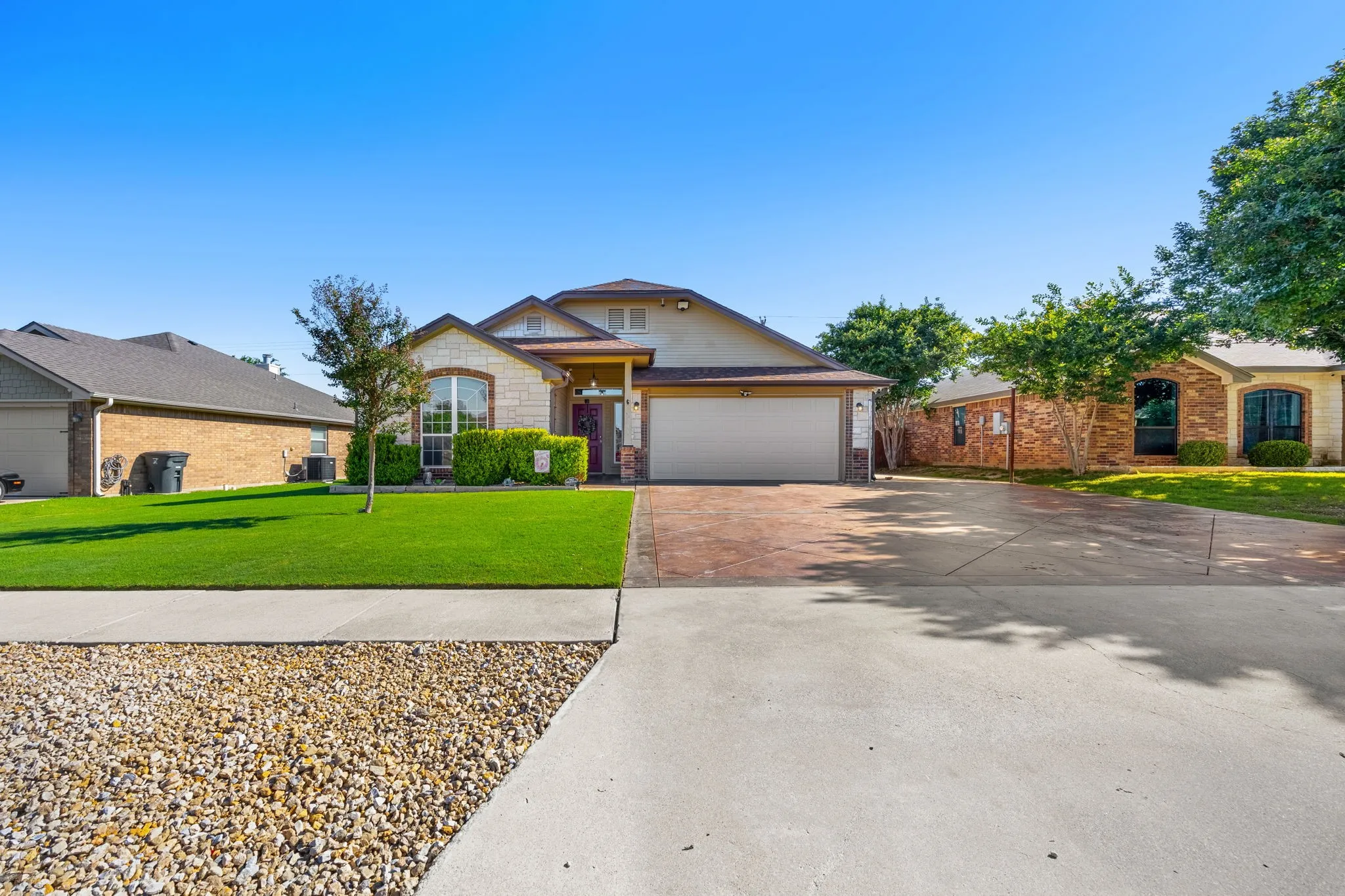Single Family Residence For Sale in Bell County , 2701 Montague County Drive, Killeen, Texas 76549, 3 Bedroom, 2 Bathroom, 2 Garage spaces, 1,942 Sqft, built in 2011, mls#21273708, Real Estate Agent in Killeen, Homes For Sale in Bell county, Homes For Sale in Killeen, Realtor in Killeen Texas, Real Estate Brokerage Independent Realty Texas, Luminita Cordes Realtor
