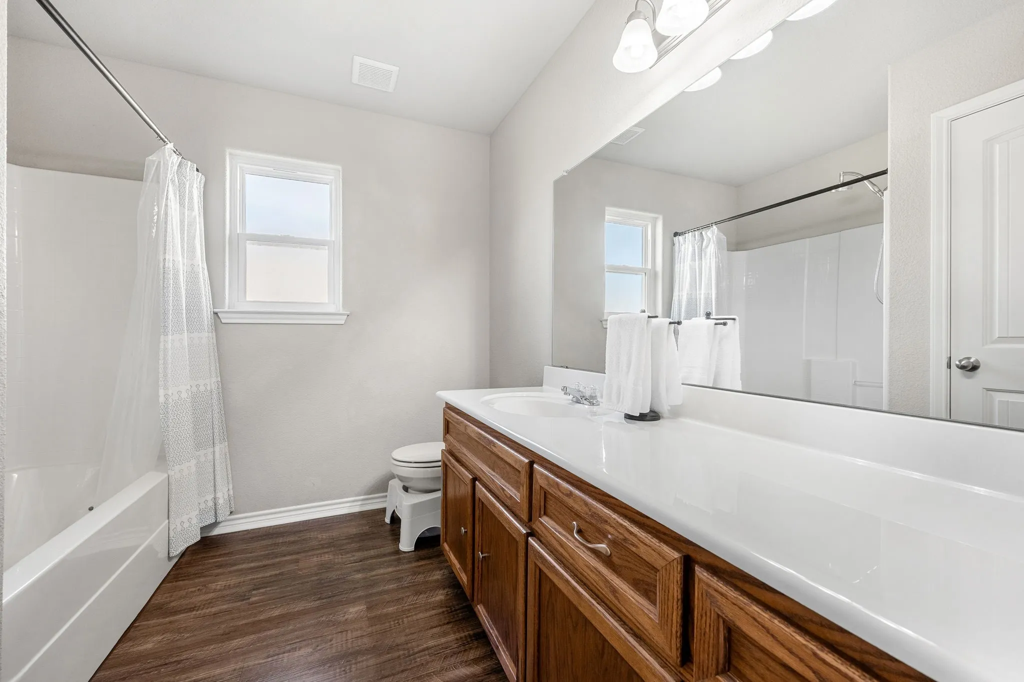 Single Family Residence For Sale in Bell County , 2701 Montague County Drive, Killeen, Texas 76549, 3 Bedroom, 2 Bathroom, 2 Garage spaces, 1,942 Sqft, built in 2011, mls#21273708, Real Estate Agent in Killeen, Homes For Sale in Bell county, Homes For Sale in Killeen, Realtor in Killeen Texas, Real Estate Brokerage Independent Realty Texas, Luminita Cordes Realtor