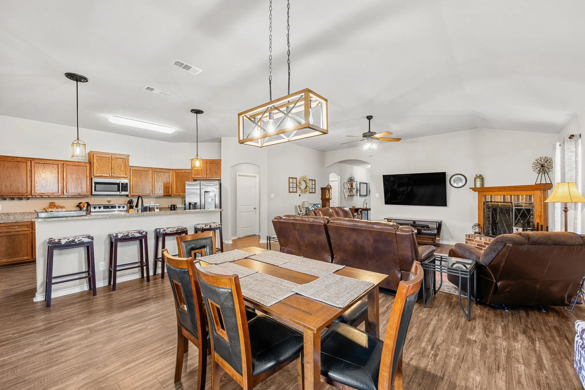 Single Family Residence For Sale in Bell County , 2701 Montague County Drive, Killeen, Texas 76549, 3 Bedroom, 2 Bathroom, 2 Garage spaces, 1,942 Sqft, built in 2011, mls#21273708, Real Estate Agent in Killeen, Homes For Sale in Bell county, Homes For Sale in Killeen, Realtor in Killeen Texas, Real Estate Brokerage Independent Realty Texas, Luminita Cordes Realtor