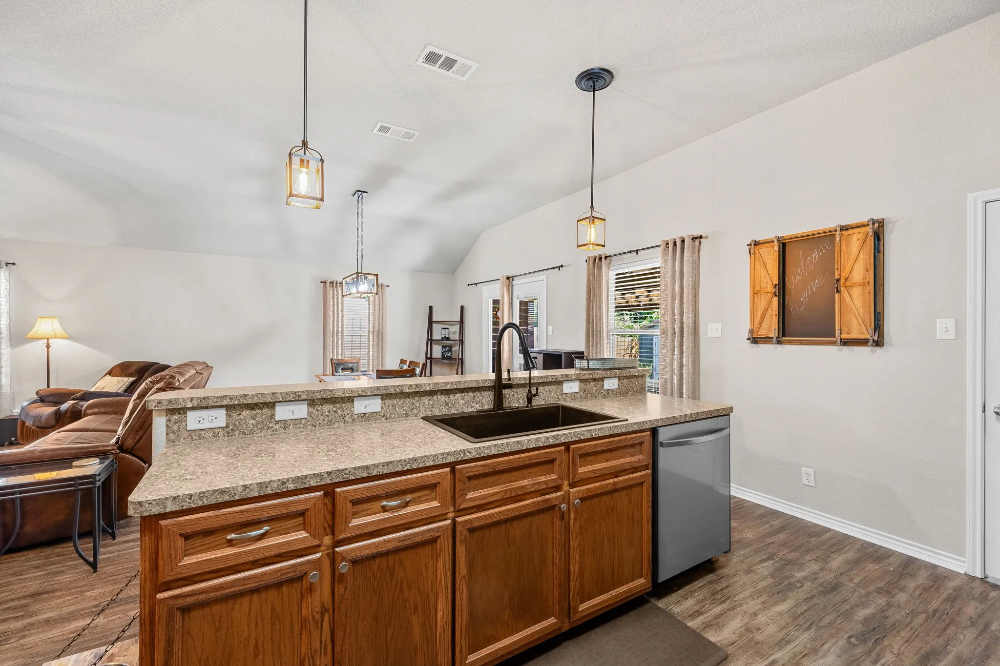 Single Family Residence For Sale in Bell County , 2701 Montague County Drive, Killeen, Texas 76549, 3 Bedroom, 2 Bathroom, 2 Garage spaces, 1,942 Sqft, built in 2011, mls#21273708, Real Estate Agent in Killeen, Homes For Sale in Bell county, Homes For Sale in Killeen, Realtor in Killeen Texas, Real Estate Brokerage Independent Realty Texas, Luminita Cordes Realtor