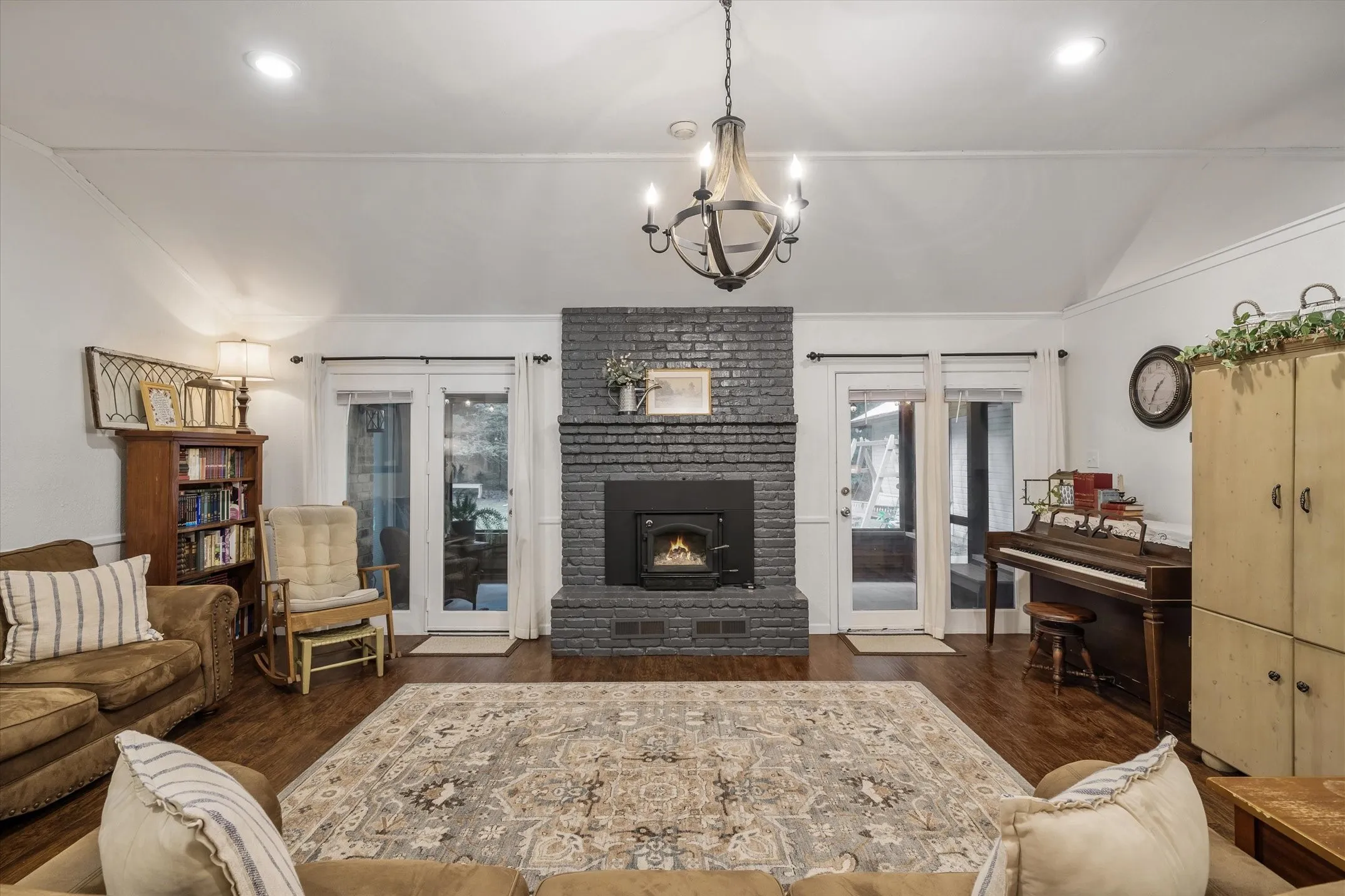 Single Family Residence For Sale in Van Zandt County , 659 Cherry Creek Lane, Canton, Texas 75103, 3 Bedrooms, 2 Bathrooms, 4 Garage spaces, 2,342 Sqft, built in 1985, Price $409,900, mls#21245193, Real Estate Agent in Canton, Homes For Sale in Van Zandt county, Homes For Sale in Canton, Realtor in Canton Texas, Real Estate Brokerage Independent Realty Texas, Luminita Cordes Realtor