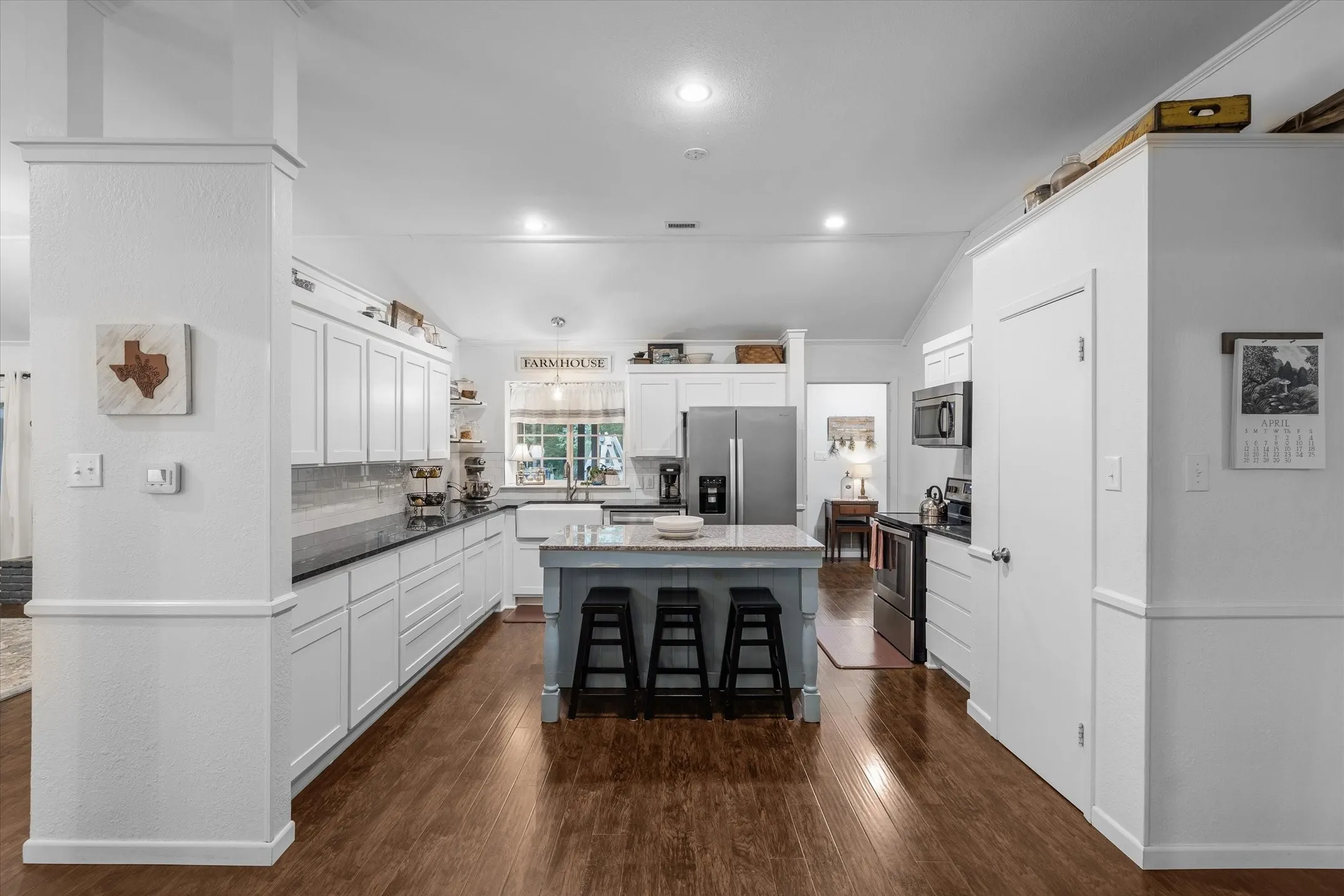 Single Family Residence For Sale in Van Zandt County , 659 Cherry Creek Lane, Canton, Texas 75103, 3 Bedrooms, 2 Bathrooms, 4 Garage spaces, 2,342 Sqft, built in 1985, Price $409,900, mls#21245193, Real Estate Agent in Canton, Homes For Sale in Van Zandt county, Homes For Sale in Canton, Realtor in Canton Texas, Real Estate Brokerage Independent Realty Texas, Luminita Cordes Realtor