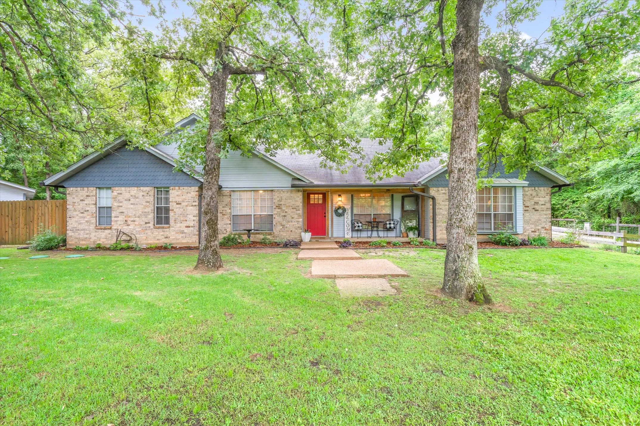 Single Family Residence For Sale in Van Zandt County , 659 Cherry Creek Lane, Canton, Texas 75103, 3 Bedrooms, 2 Bathrooms, 4 Garage spaces, 2,342 Sqft, built in 1985, Price $409,900, mls#21245193, Real Estate Agent in Canton, Homes For Sale in Van Zandt county, Homes For Sale in Canton, Realtor in Canton Texas, Real Estate Brokerage Independent Realty Texas, Luminita Cordes Realtor