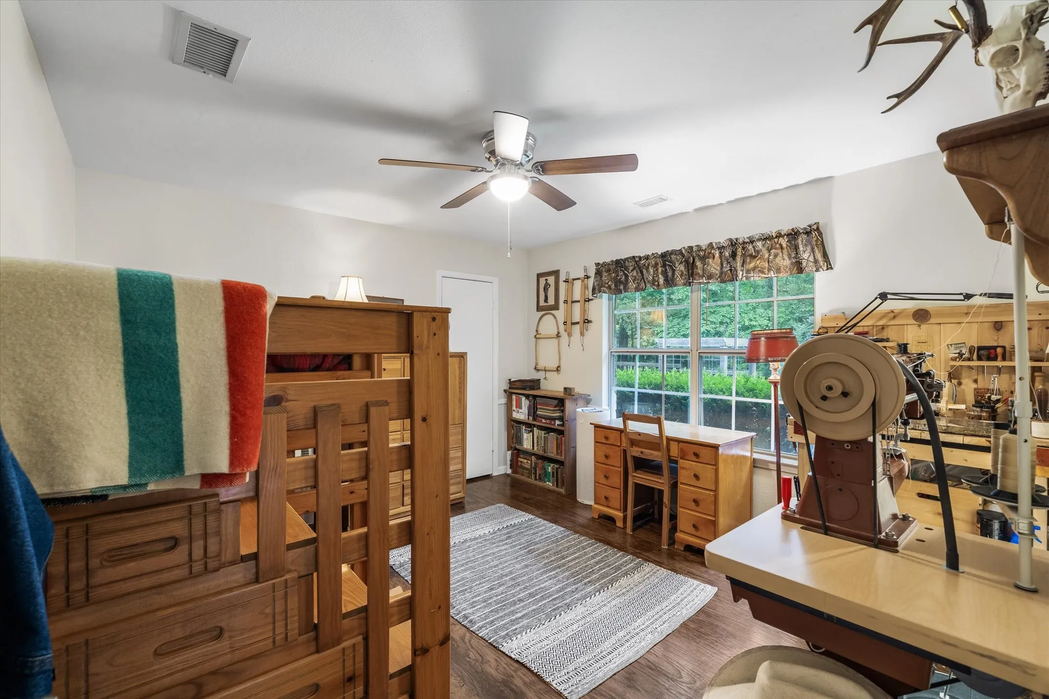 Single Family Residence For Sale in Van Zandt County , 659 Cherry Creek Lane, Canton, Texas 75103, 3 Bedrooms, 2 Bathrooms, 4 Garage spaces, 2,342 Sqft, built in 1985, Price $409,900, mls#21245193, Real Estate Agent in Canton, Homes For Sale in Van Zandt county, Homes For Sale in Canton, Realtor in Canton Texas, Real Estate Brokerage Independent Realty Texas, Luminita Cordes Realtor