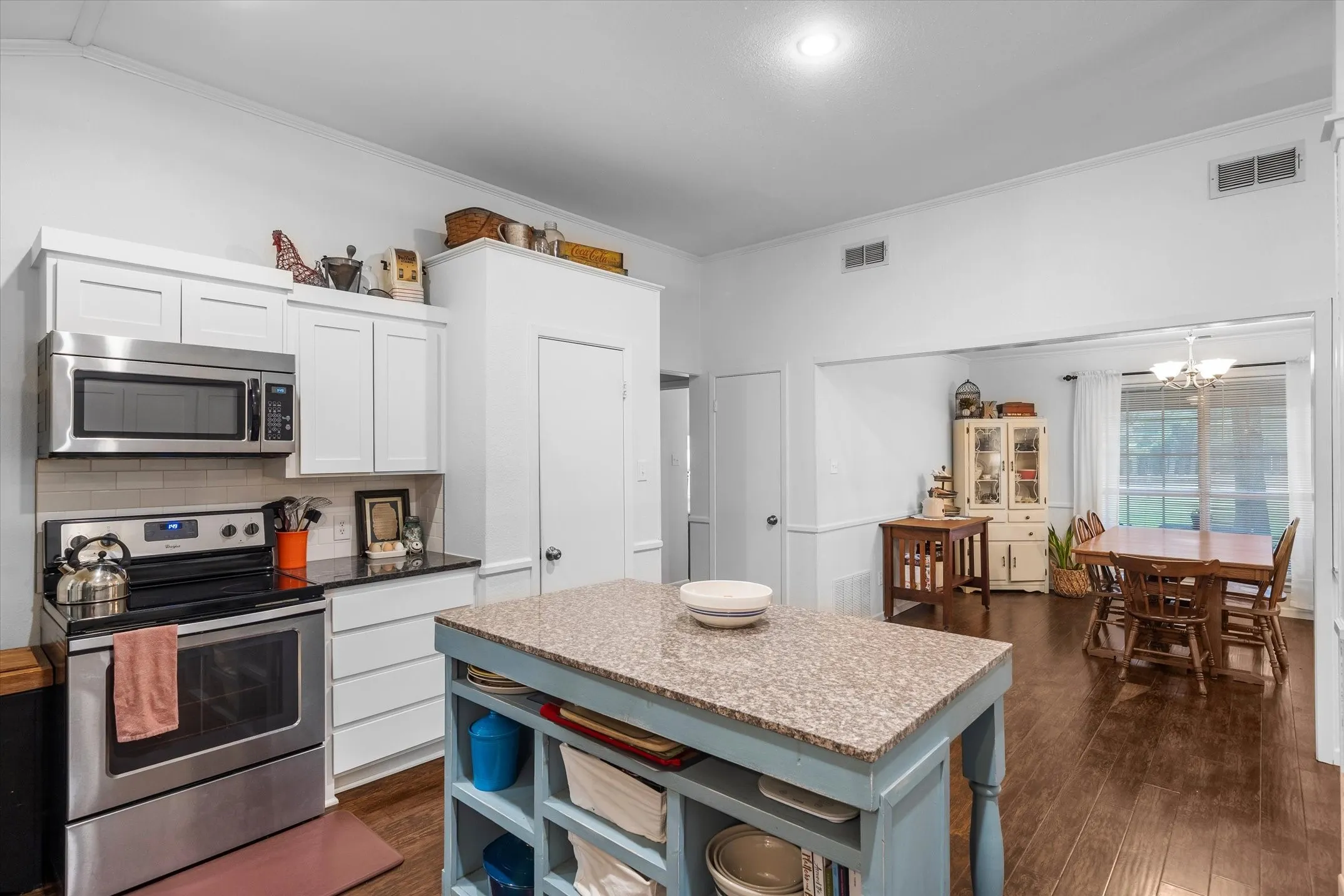 Single Family Residence For Sale in Van Zandt County , 659 Cherry Creek Lane, Canton, Texas 75103, 3 Bedrooms, 2 Bathrooms, 4 Garage spaces, 2,342 Sqft, built in 1985, Price $409,900, mls#21245193, Real Estate Agent in Canton, Homes For Sale in Van Zandt county, Homes For Sale in Canton, Realtor in Canton Texas, Real Estate Brokerage Independent Realty Texas, Luminita Cordes Realtor