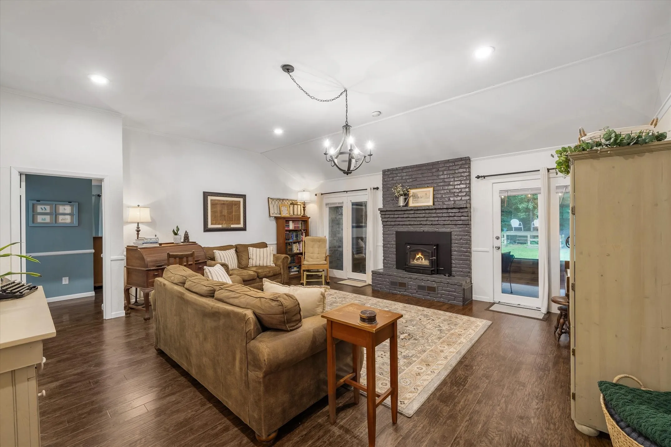 Single Family Residence For Sale in Van Zandt County , 659 Cherry Creek Lane, Canton, Texas 75103, 3 Bedrooms, 2 Bathrooms, 4 Garage spaces, 2,342 Sqft, built in 1985, Price $409,900, mls#21245193, Real Estate Agent in Canton, Homes For Sale in Van Zandt county, Homes For Sale in Canton, Realtor in Canton Texas, Real Estate Brokerage Independent Realty Texas, Luminita Cordes Realtor