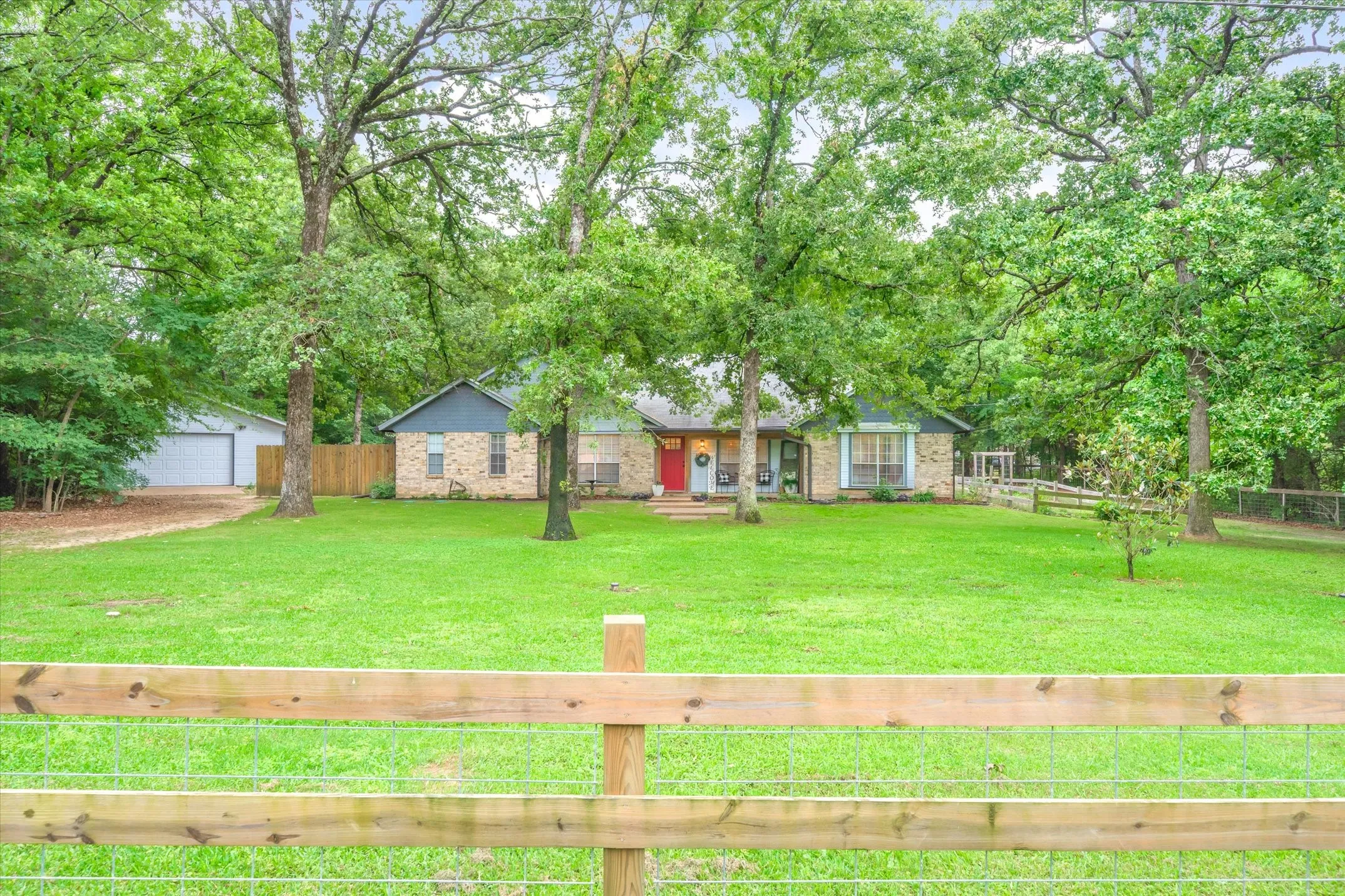 Single Family Residence For Sale in Van Zandt County , 659 Cherry Creek Lane, Canton, Texas 75103, 3 Bedrooms, 2 Bathrooms, 4 Garage spaces, 2,342 Sqft, built in 1985, Price $409,900, mls#21245193, Real Estate Agent in Canton, Homes For Sale in Van Zandt county, Homes For Sale in Canton, Realtor in Canton Texas, Real Estate Brokerage Independent Realty Texas, Luminita Cordes Realtor