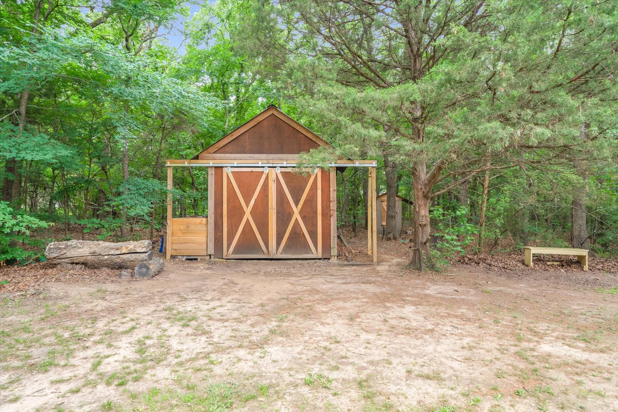 Single Family Residence For Sale in Van Zandt County , 659 Cherry Creek Lane, Canton, Texas 75103, 3 Bedrooms, 2 Bathrooms, 4 Garage spaces, 2,342 Sqft, built in 1985, Price $409,900, mls#21245193, Real Estate Agent in Canton, Homes For Sale in Van Zandt county, Homes For Sale in Canton, Realtor in Canton Texas, Real Estate Brokerage Independent Realty Texas, Luminita Cordes Realtor