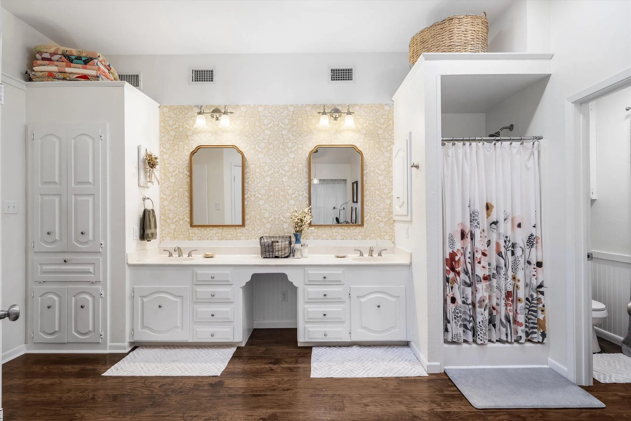 Single Family Residence For Sale in Van Zandt County , 659 Cherry Creek Lane, Canton, Texas 75103, 3 Bedrooms, 2 Bathrooms, 4 Garage spaces, 2,342 Sqft, built in 1985, Price $409,900, mls#21245193, Real Estate Agent in Canton, Homes For Sale in Van Zandt county, Homes For Sale in Canton, Realtor in Canton Texas, Real Estate Brokerage Independent Realty Texas, Luminita Cordes Realtor