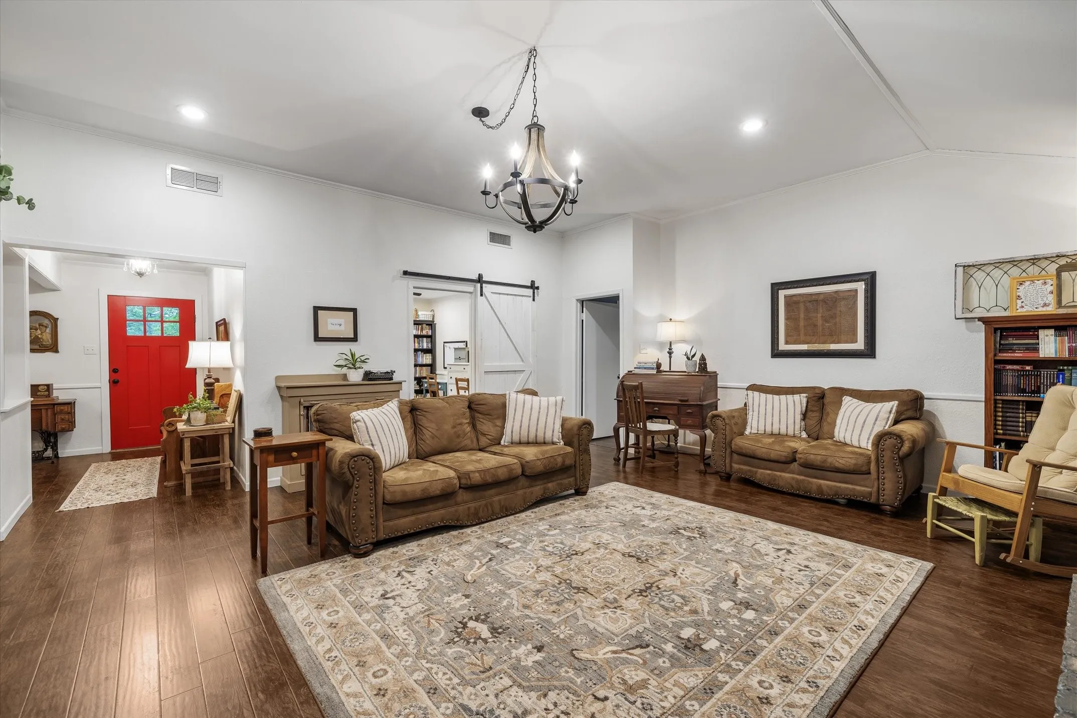 Single Family Residence For Sale in Van Zandt County , 659 Cherry Creek Lane, Canton, Texas 75103, 3 Bedrooms, 2 Bathrooms, 4 Garage spaces, 2,342 Sqft, built in 1985, Price $409,900, mls#21245193, Real Estate Agent in Canton, Homes For Sale in Van Zandt county, Homes For Sale in Canton, Realtor in Canton Texas, Real Estate Brokerage Independent Realty Texas, Luminita Cordes Realtor