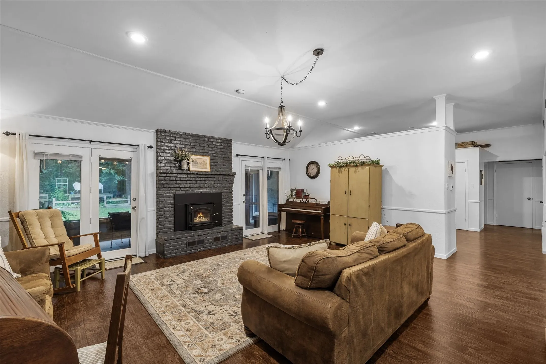 Single Family Residence For Sale in Van Zandt County , 659 Cherry Creek Lane, Canton, Texas 75103, 3 Bedrooms, 2 Bathrooms, 4 Garage spaces, 2,342 Sqft, built in 1985, Price $409,900, mls#21245193, Real Estate Agent in Canton, Homes For Sale in Van Zandt county, Homes For Sale in Canton, Realtor in Canton Texas, Real Estate Brokerage Independent Realty Texas, Luminita Cordes Realtor