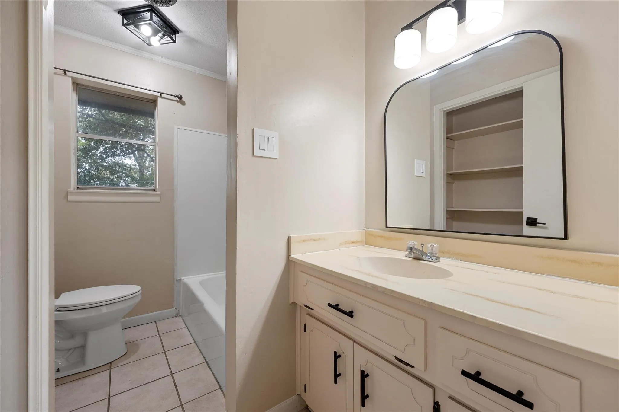 Single Family Residence For Sale in Falls County , 238 Royal Drive, Marlin, Texas 76661, 3 Bedrooms, 2 Bathrooms, 2 Garage spaces, 1,862 Sqft, built in 1979, Price $171,000, mls#21271800, Real Estate Agent in Marlin, Homes For Sale in Falls county, Homes For Sale in Marlin, Realtor in Marlin Texas, Real Estate Brokerage Independent Realty Texas, Luminita Cordes Realtor