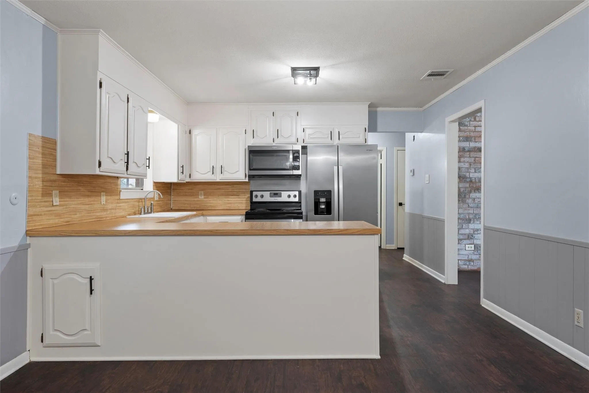 Single Family Residence For Sale in Falls County , 238 Royal Drive, Marlin, Texas 76661, 3 Bedrooms, 2 Bathrooms, 2 Garage spaces, 1,862 Sqft, built in 1979, Price $171,000, mls#21271800, Real Estate Agent in Marlin, Homes For Sale in Falls county, Homes For Sale in Marlin, Realtor in Marlin Texas, Real Estate Brokerage Independent Realty Texas, Luminita Cordes Realtor