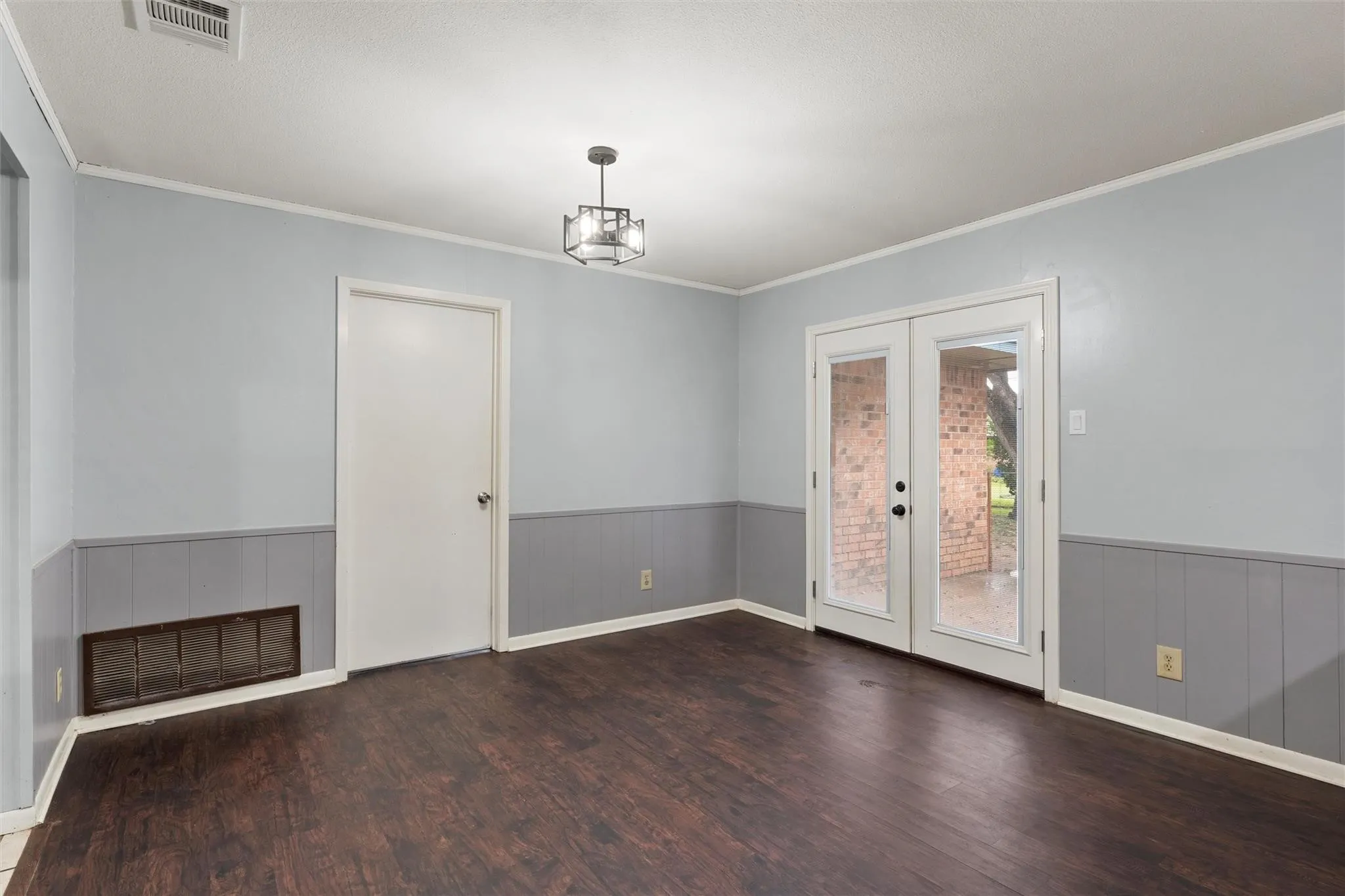 Single Family Residence For Sale in Falls County , 238 Royal Drive, Marlin, Texas 76661, 3 Bedrooms, 2 Bathrooms, 2 Garage spaces, 1,862 Sqft, built in 1979, Price $171,000, mls#21271800, Real Estate Agent in Marlin, Homes For Sale in Falls county, Homes For Sale in Marlin, Realtor in Marlin Texas, Real Estate Brokerage Independent Realty Texas, Luminita Cordes Realtor