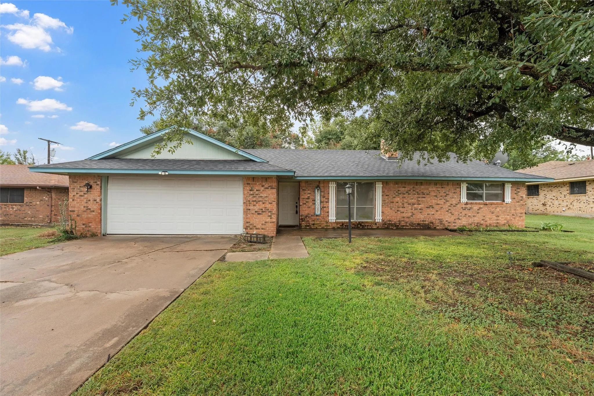 Single Family Residence For Sale in Falls County , 238 Royal Drive, Marlin, Texas 76661, 3 Bedrooms, 2 Bathrooms, 2 Garage spaces, 1,862 Sqft, built in 1979, Price $171,000, mls#21271800, Real Estate Agent in Marlin, Homes For Sale in Falls county, Homes For Sale in Marlin, Realtor in Marlin Texas, Real Estate Brokerage Independent Realty Texas, Luminita Cordes Realtor