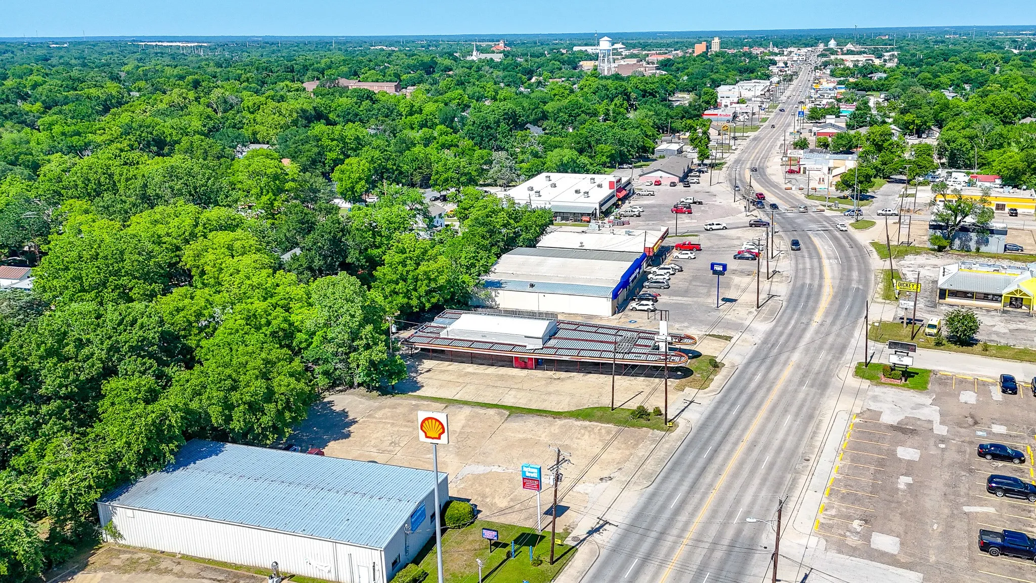 Business For Sale in Navarro County , 1524 W 7th Avenue, Corsicana, Texas 75110, 0, 0, Garage spaces, 0 Sqft, built in 1984, Price $375,000, mls#21273735, Real Estate Agent in Corsicana, Homes For Sale in Navarro county, Homes For Sale in Corsicana, Realtor in Corsicana Texas, Real Estate Brokerage Independent Realty Texas, Luminita Cordes Realtor