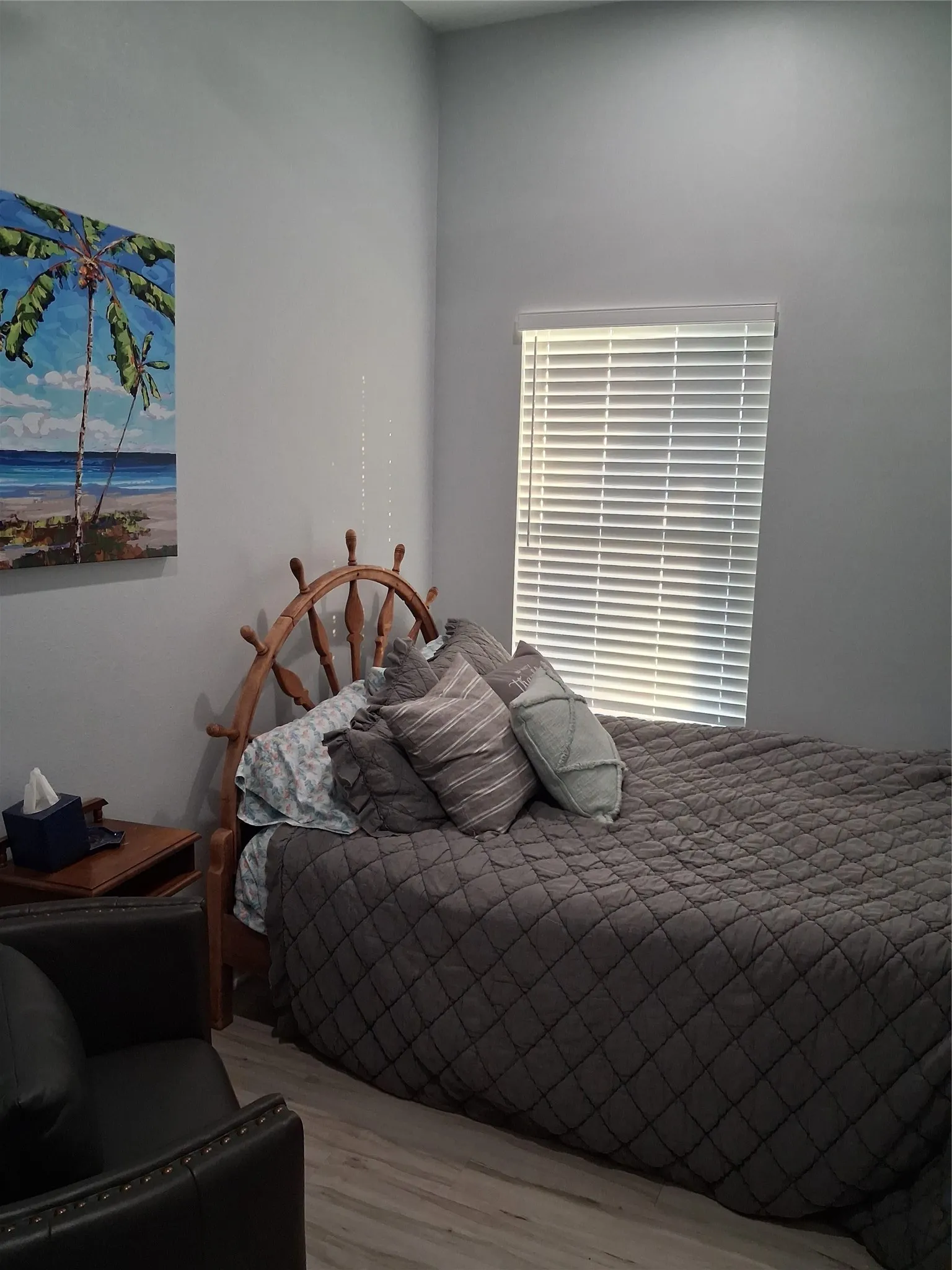 Middle bedroom
